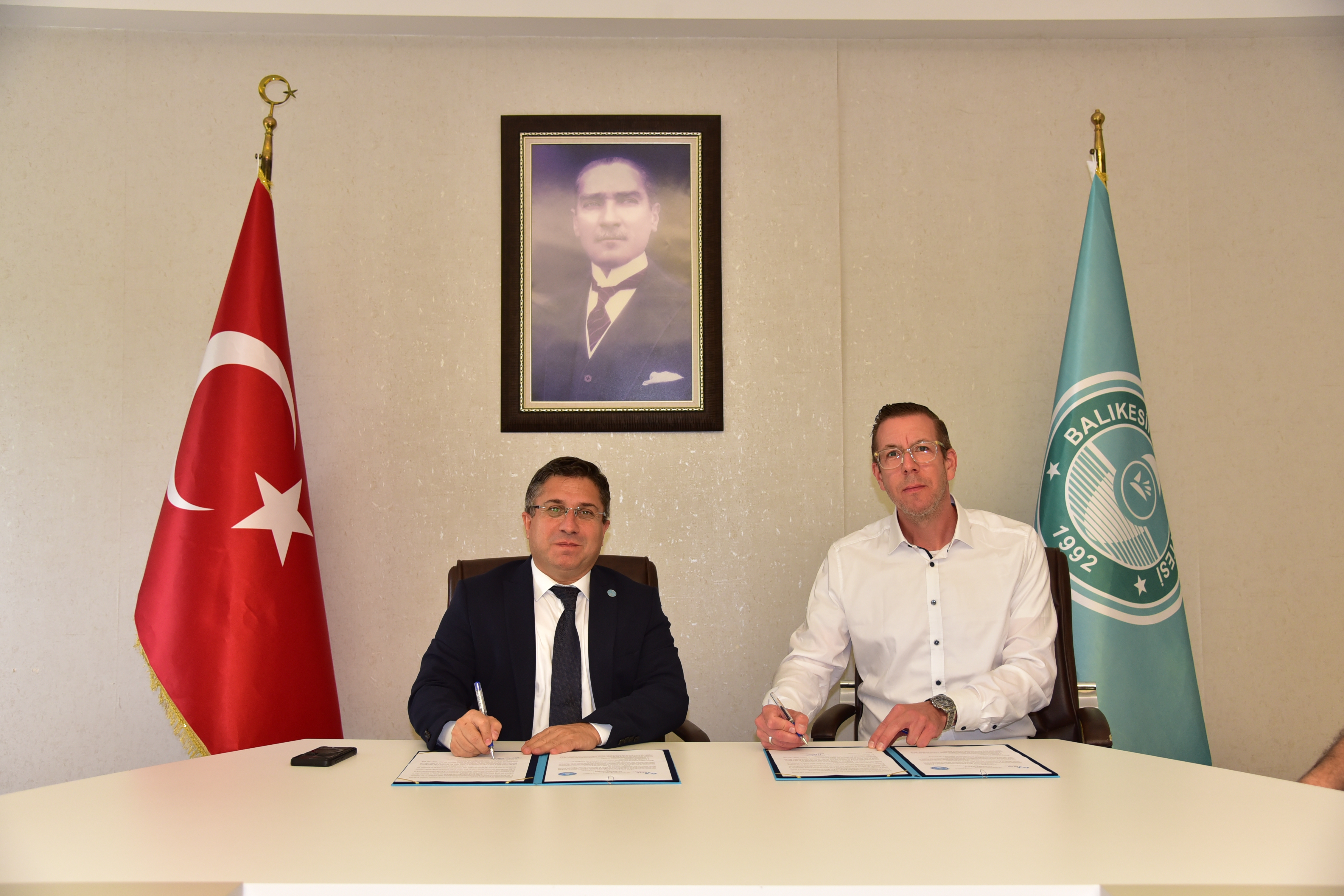 BAÜN’ün Uluslararası İş Birliği Ağı Genişliyor: BAÜN ve Almanya AKAD Üniversitesi Arasında İş Birliği Anlaşması İmzalandı 2
