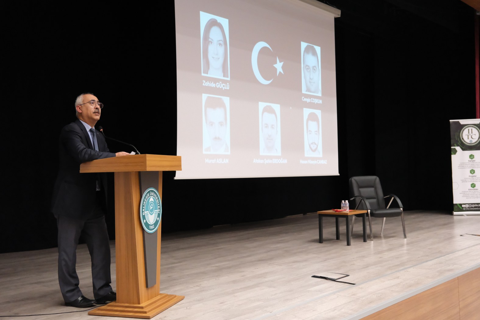 Balıkesir Üniversitesi’nde Havacılık Sektöründe AR-GE ve Üniversite-Sanayi İşbirliği Konferansı 4