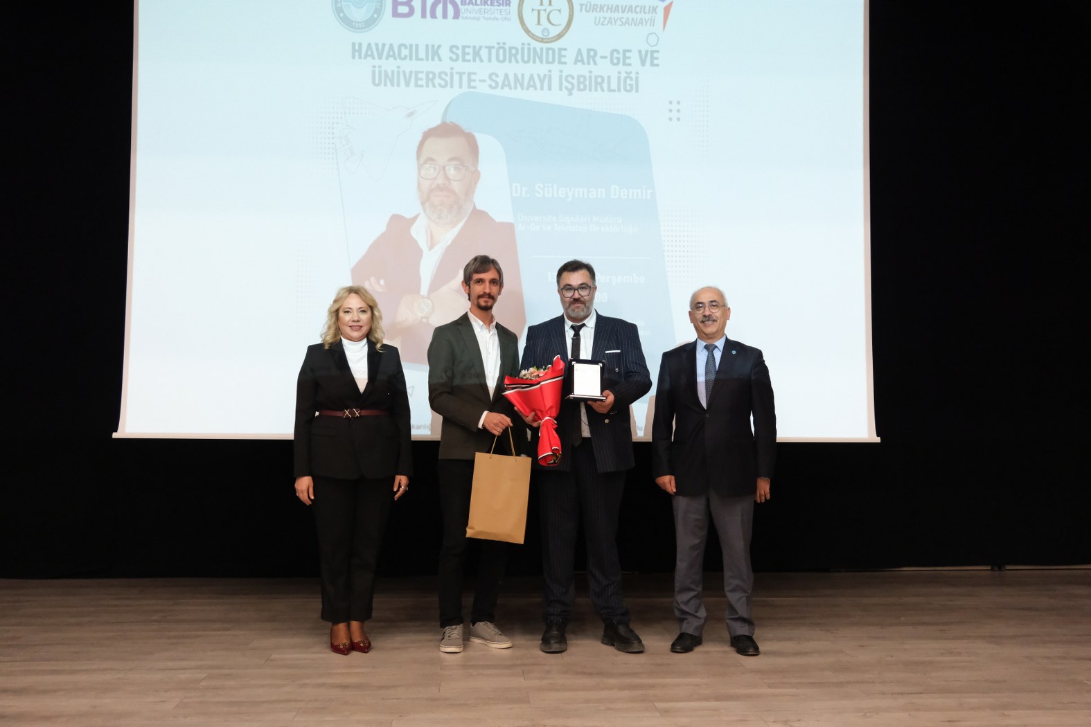Balıkesir Üniversitesi’nde Havacılık Sektöründe AR-GE ve Üniversite-Sanayi İşbirliği Konferansı 10