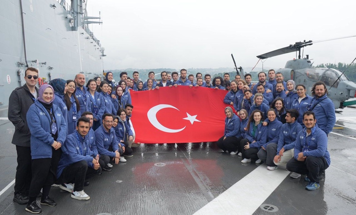 Balıkesir Üniversitesi Bisiklet Topluluğu Öğrencileri TCG Anadolu ile Zafer Yolculuğunda 3