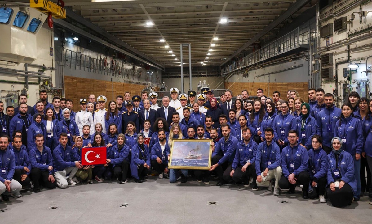 Balıkesir Üniversitesi Bisiklet Topluluğu Öğrencileri TCG Anadolu ile Zafer Yolculuğunda 3