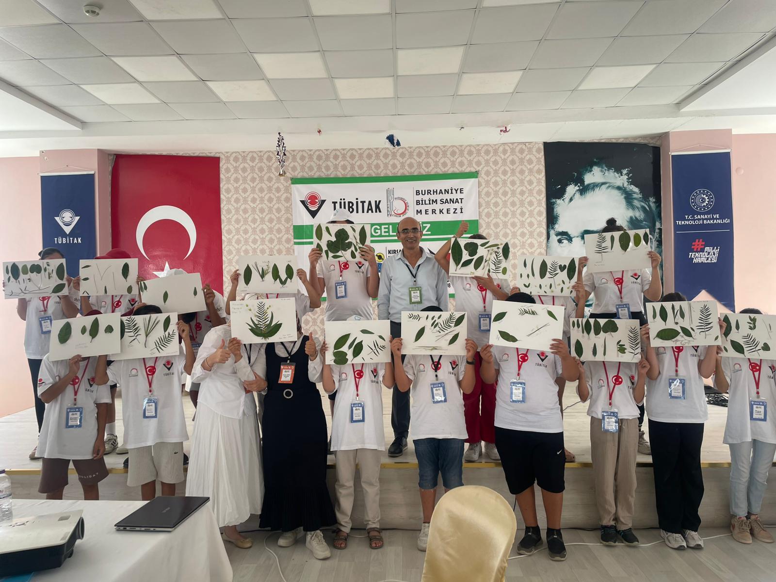 Öğretim Üyemiz Tarafından Gerçekleştirilen Etkinlikte Öğrenciler Yaprakların Sırlarını Öğrendi