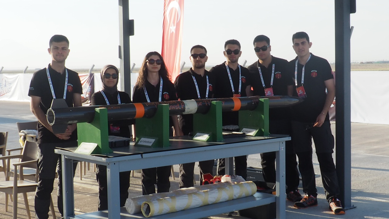 TEKNOFEST 2025 Roket Yarışmasında Göktuğ Roket Takımı Üniversitemizi Temsil Etmiştir 2