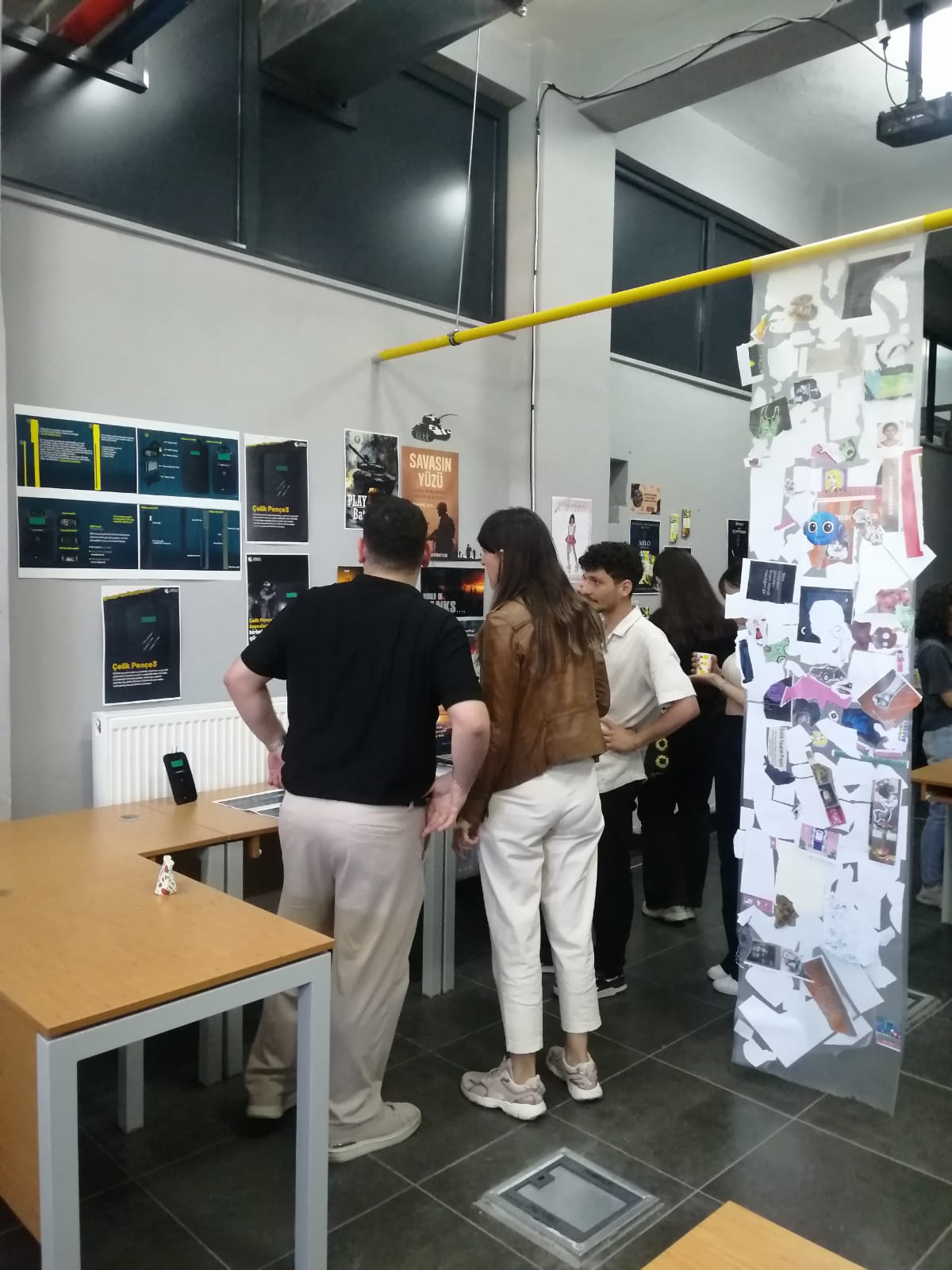 Bölümümüz üçüncü sınıf öğrencilerinin 'Grafik Tasarım Proje Dersi Sergisi', Prof. Dr. Serdar Yılmaz yürütücülüğünde açılmıştır. 6