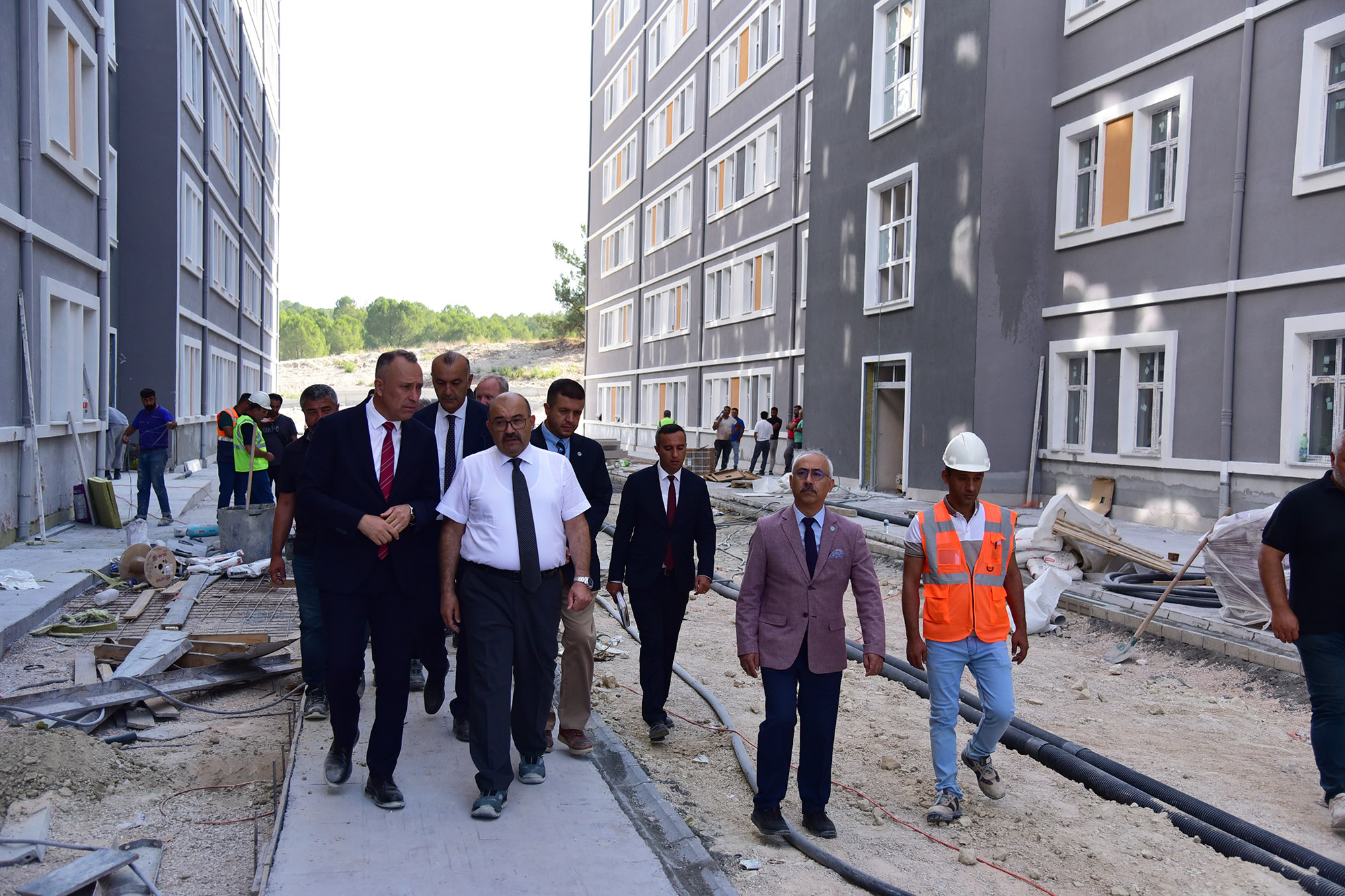 Vali Ustaoğlu'ndan Balıkesir Üniversitesi Yerleşkesindeki Yeni Kız Yurduna Ziyaret 6