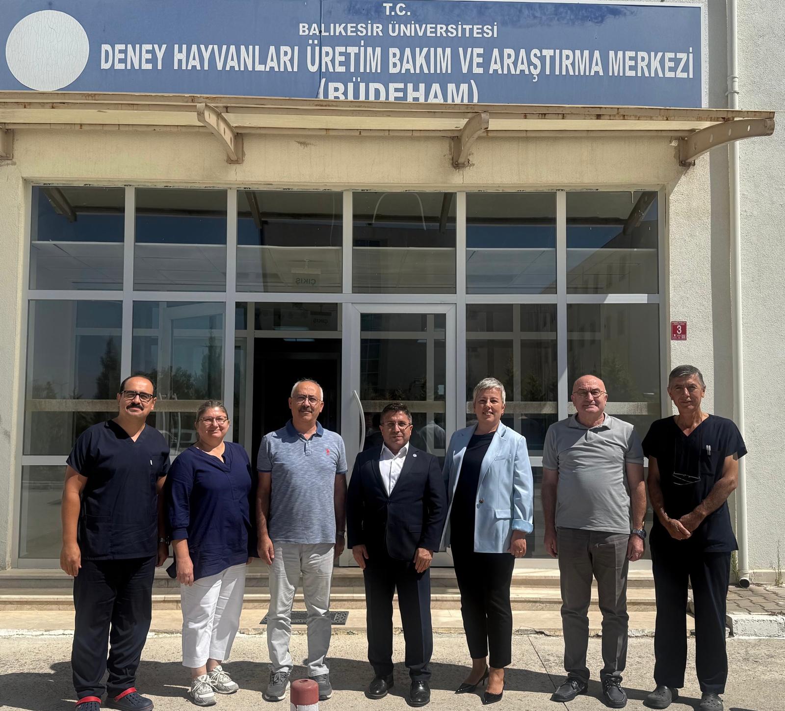 Rektörlük'ten Deney Hayvanları Üretim, Bakım, Uygulama ve Araştırma Merkezine Ziyaret