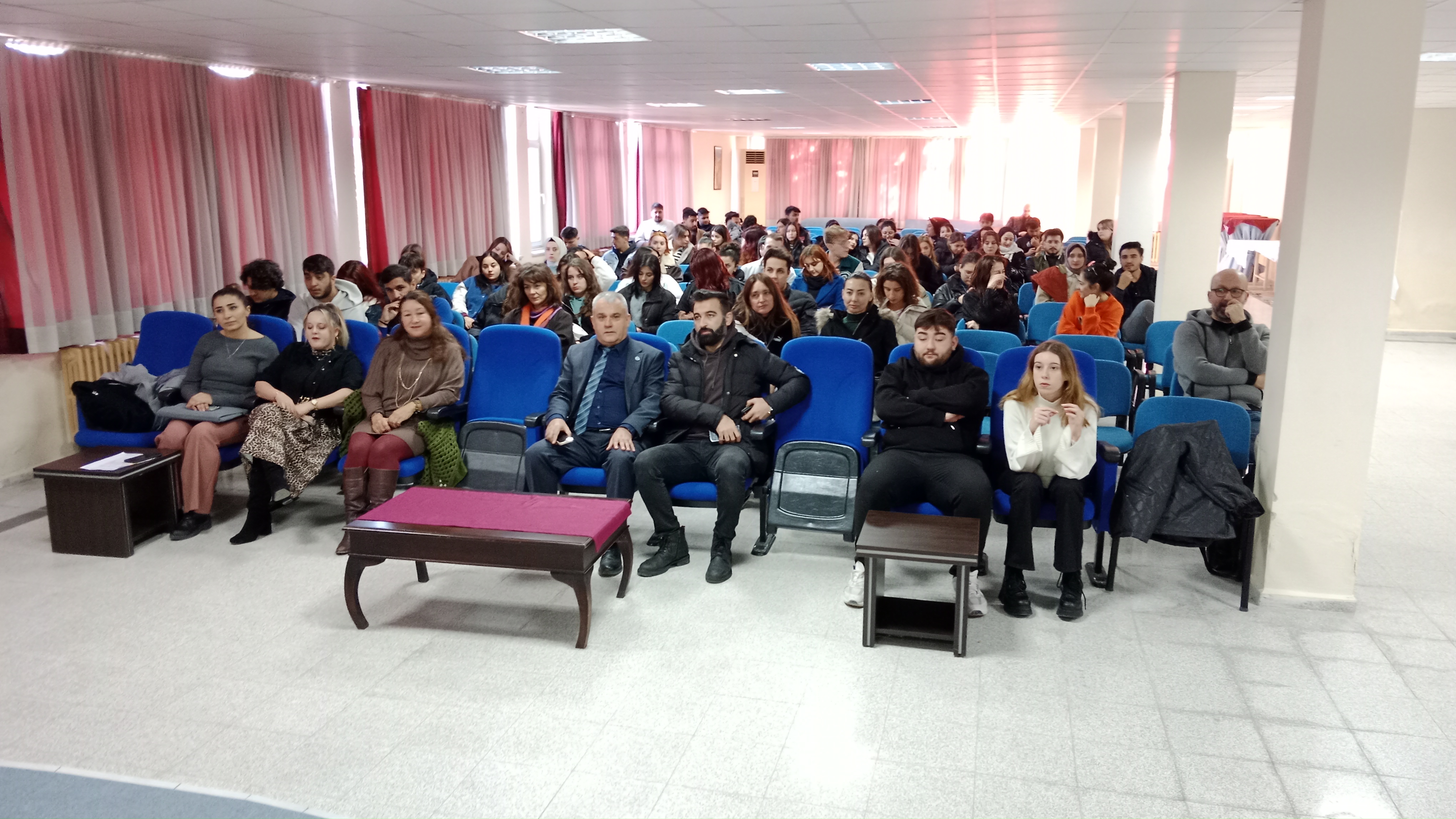 Meslek Yüksekokulumuz'da Narkotik-Siber suçlar konularında bilgilendirme toplantısı