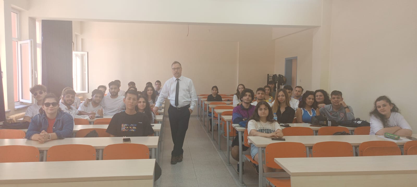 2023-2024 Eğitim Öğretim Yılı Ayvalık ta Üniversite öğrencisi olmak konulu Açılış Dersi ve Oryantasyon Sunumu 5