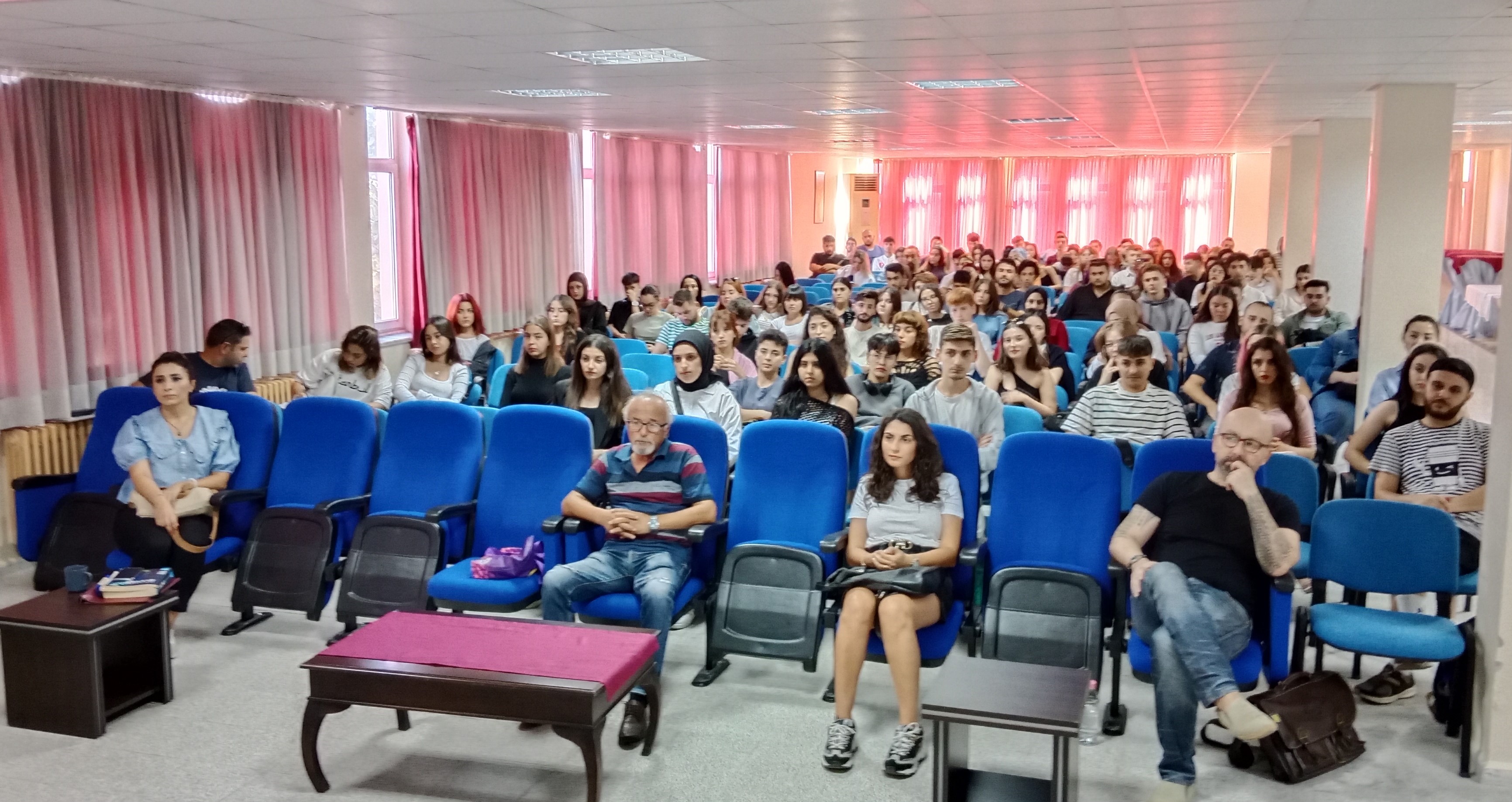 2023-2024 Eğitim Öğretim Yılı Ayvalık ta Üniversite öğrencisi olmak konulu Açılış Dersi ve Oryantasyon Sunumu 2