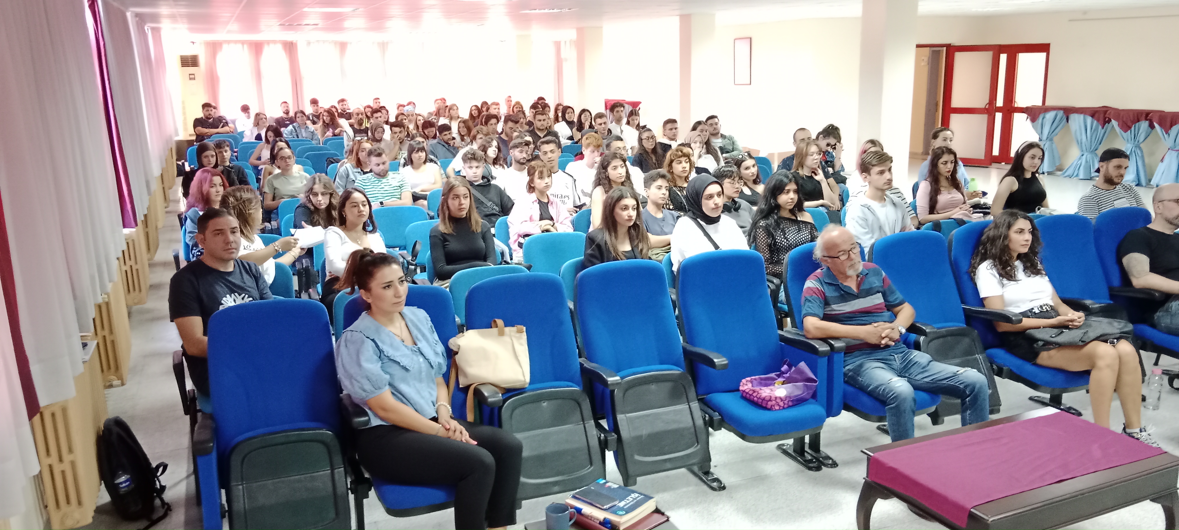 2023-2024 Eğitim Öğretim Yılı Ayvalık ta Üniversite öğrencisi olmak konulu Açılış Dersi ve Oryantasyon Sunumu 3