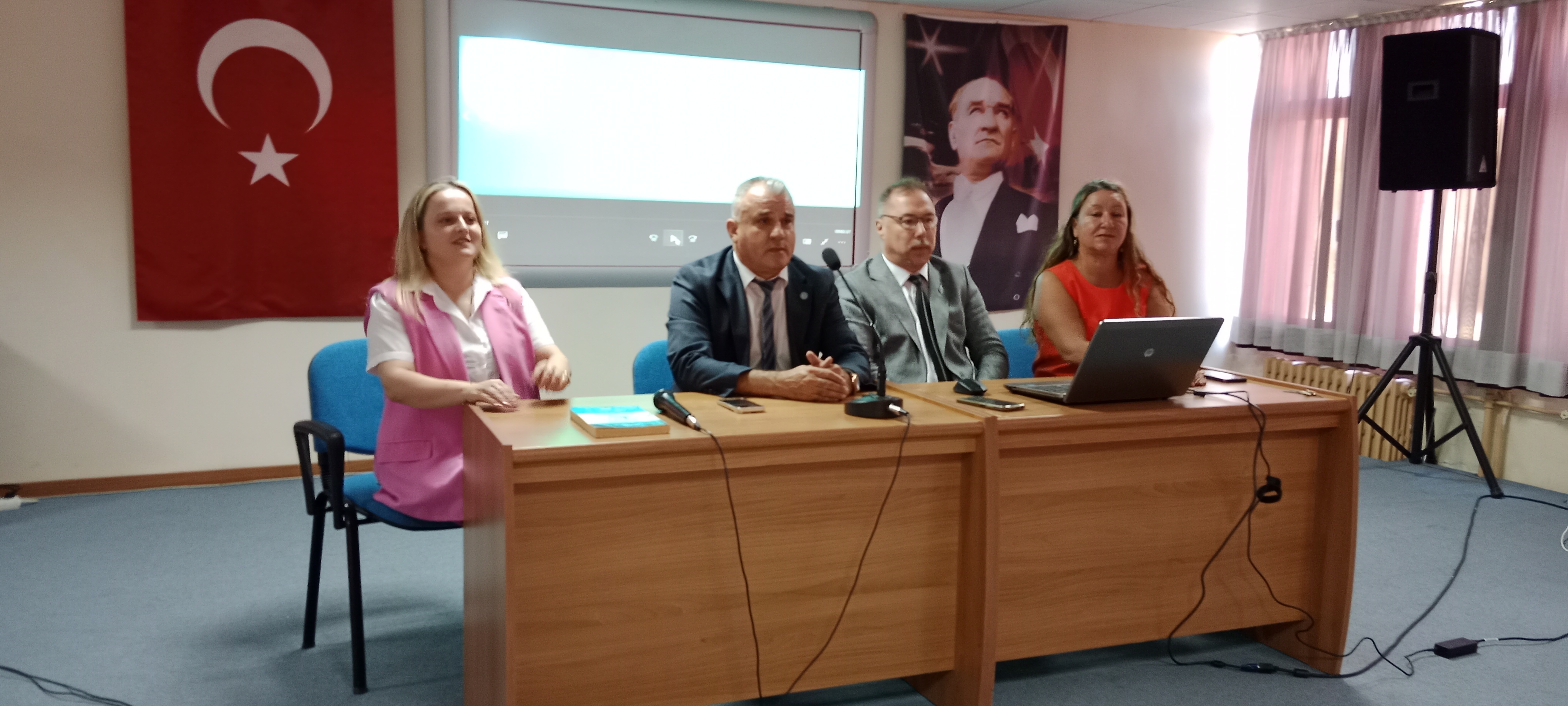 2023-2024 Eğitim Öğretim Yılı Ayvalık ta Üniversite öğrencisi olmak konulu Açılış Dersi ve Oryantasyon Sunumu