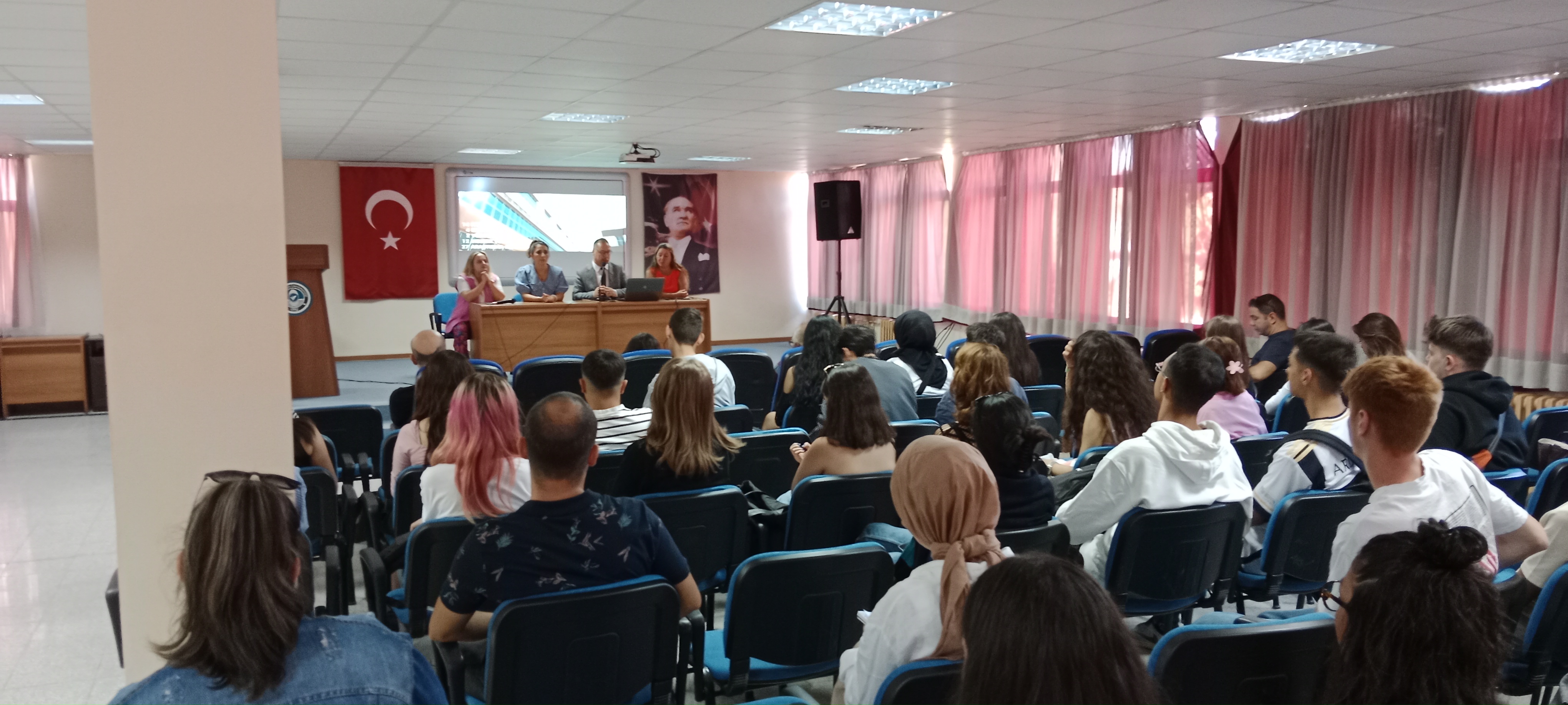 2023-2024 Eğitim Öğretim Yılı Ayvalık ta Üniversite öğrencisi olmak konulu Açılış Dersi ve Oryantasyon Sunumu 4