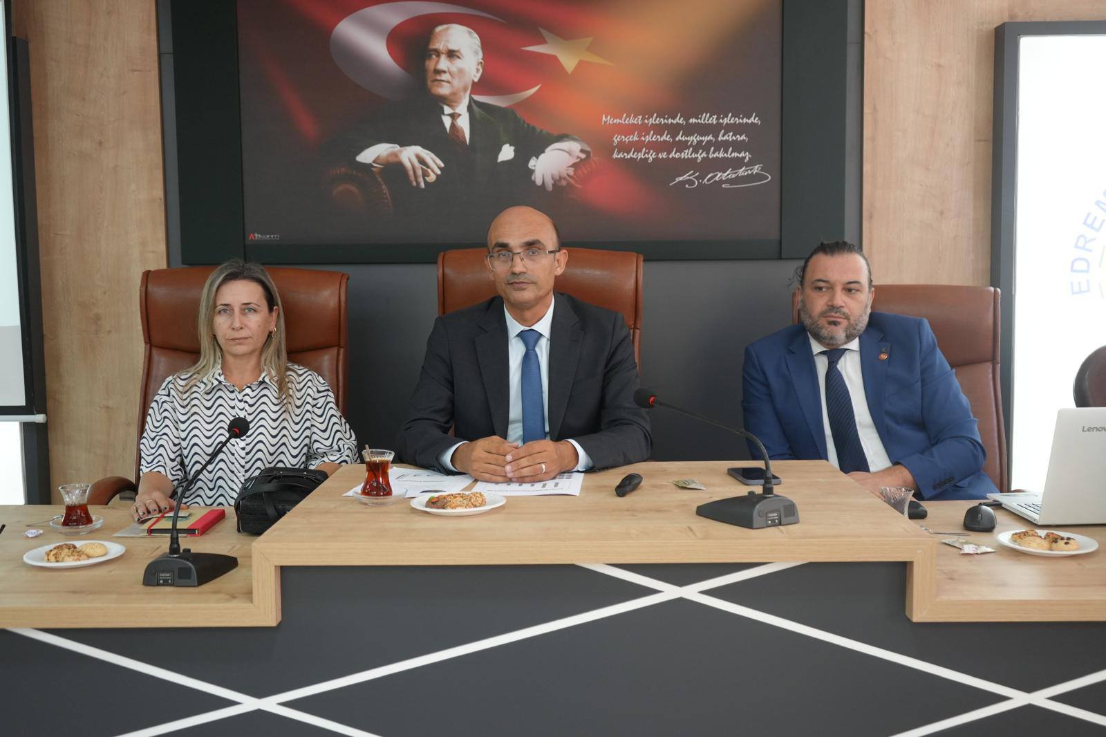 Yüksekokulumuz Danışma Kurulu ilk toplantısını Yüksekokul müdürümüz Prof Dr Selami SELVİ başkanlığında gerçekleştirdi 1