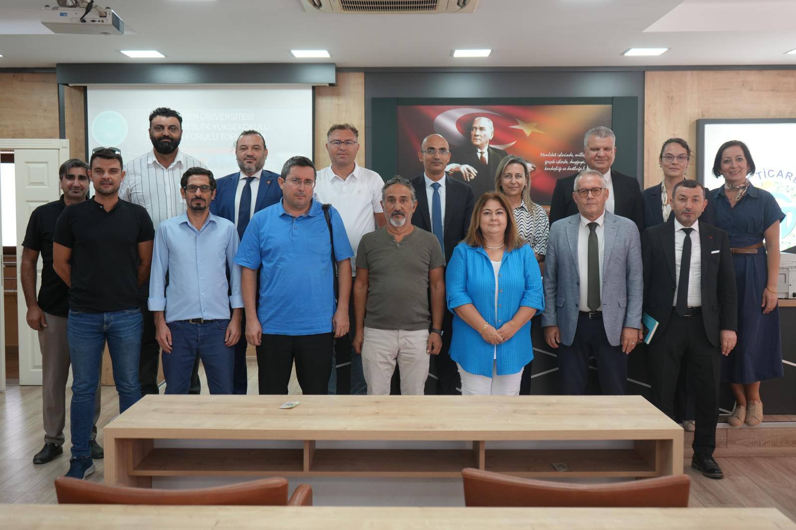 Yüksekokulumuz Danışma Kurulu ilk toplantısını Yüksekokul müdürümüz Prof Dr Selami SELVİ başkanlığında gerçekleştirdi
