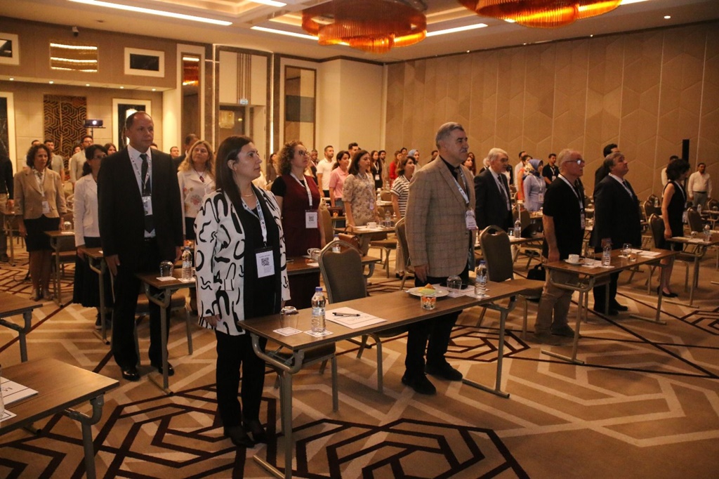Fakültemiz Öğretim Üyesi Prof. Dr. Nilay Şahin, İstanbul'da düzenlenen ROG İnflamasyona ve Ağrıya Çok Yönlü Bakış Sempozyumu'nda Fakültemizi gururla temsil etti. 2