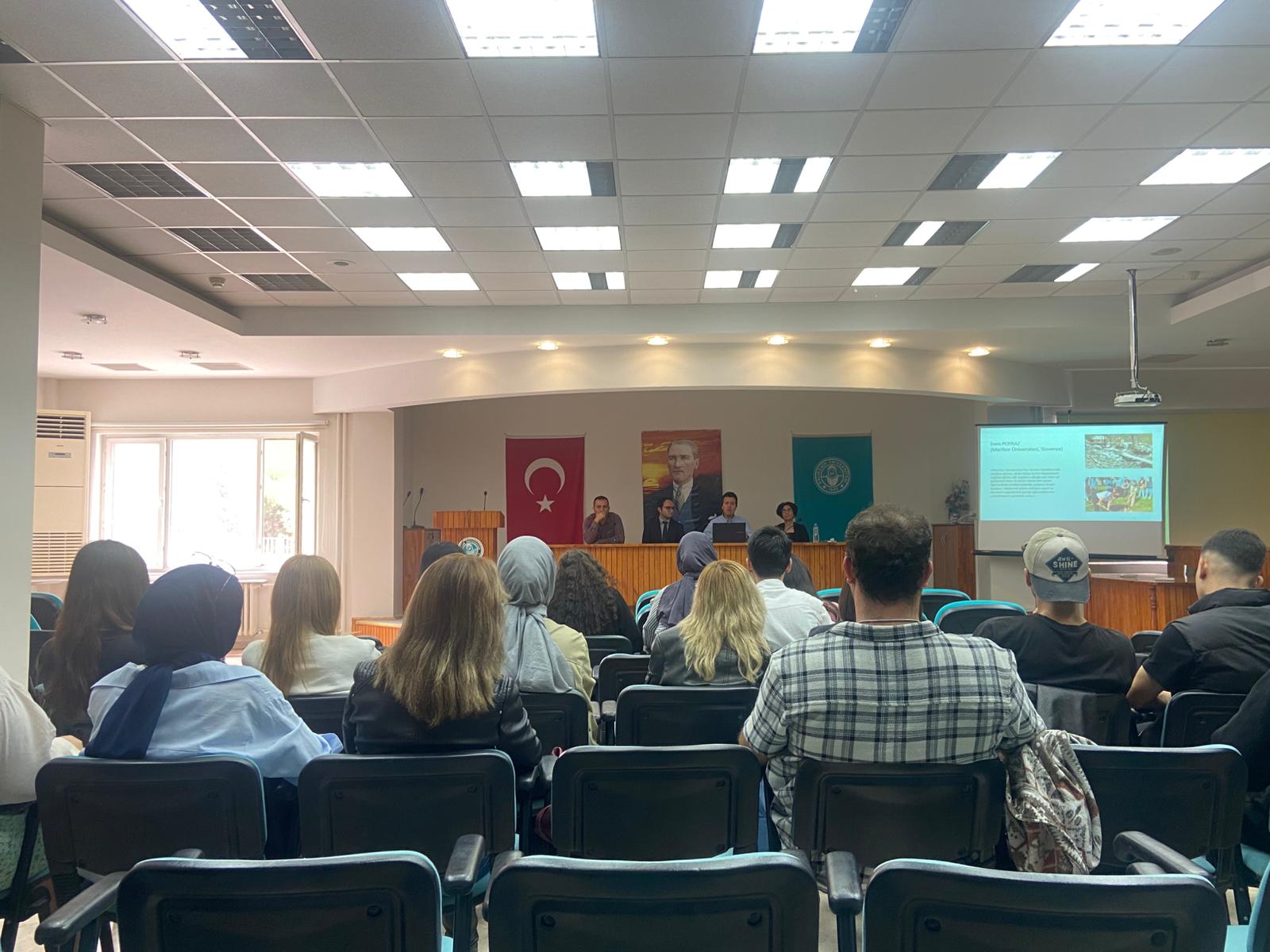 2025-2026 Eğitim Öğretim Dönemi 1.Sınıf Rekreasyon Yönetimi Öğrencilerine Oryantasyon Eğitimi Verildi 1