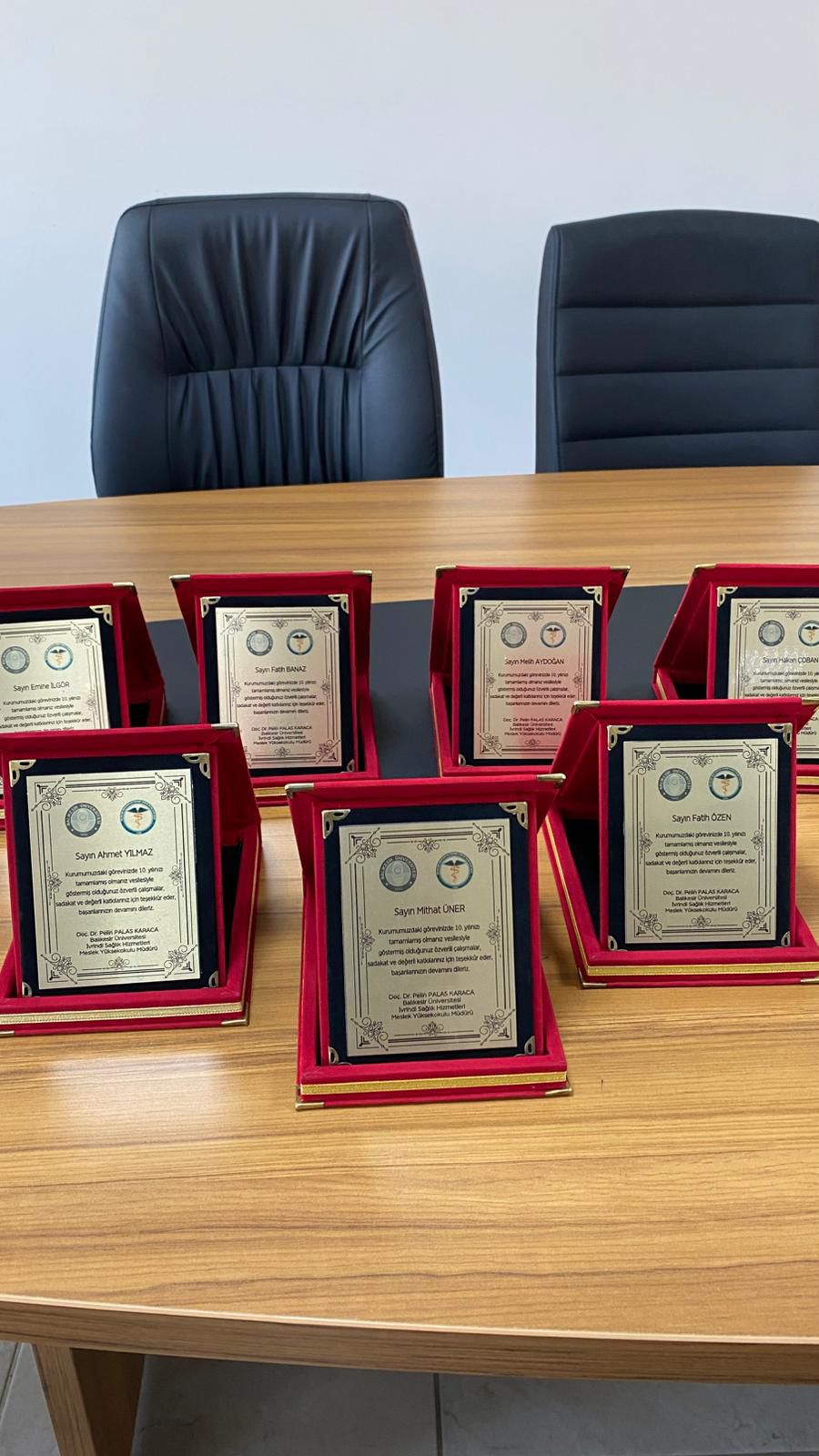 İvrindi Sağlık Hizmetleri Meslek Yüksekokulu Müdüründen 10. Hizmet Yılını Tamamlayan İdari Personele Plaket Takdimi 4