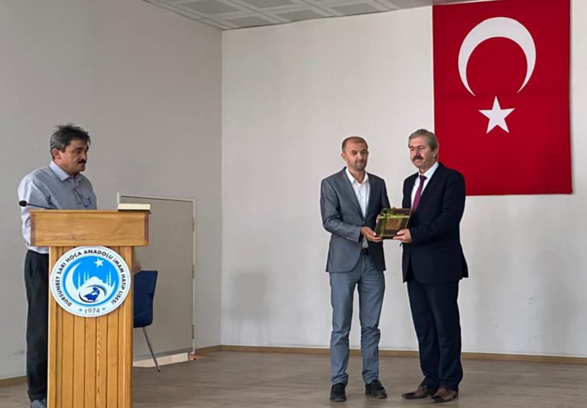 Dekanımız Dursunbey Sarı Hoca Anadolu İmam Hatip Lisesi Fen ve Sosyal Bilimler Proje Okulu öğrencileriyle buluştu