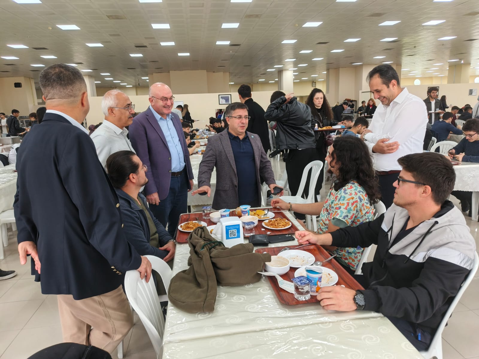 Rektör Oğurlu’dan Öğrencilere Sürpriz Ziyaret 5