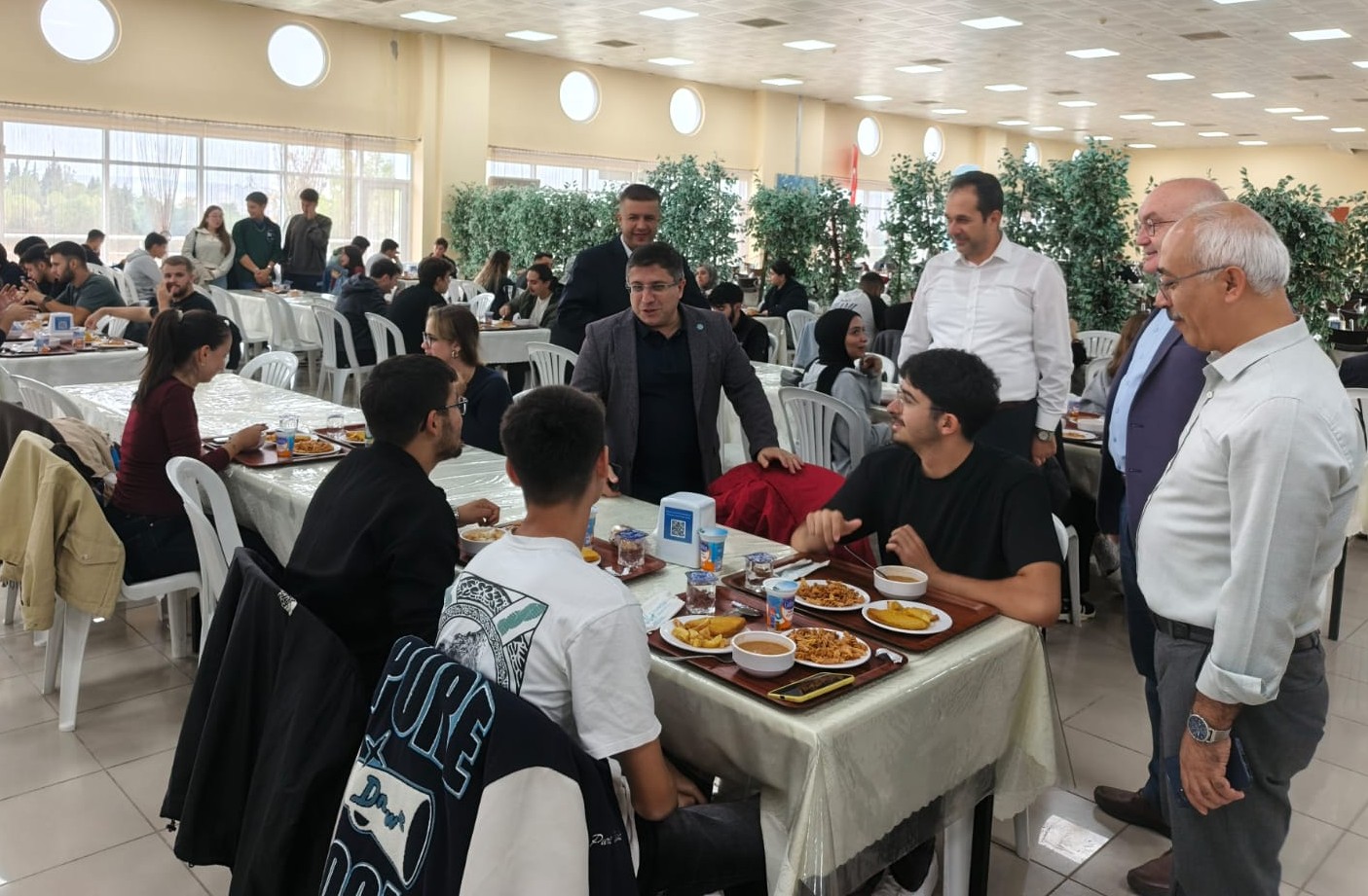 Rektör Oğurlu’dan Öğrencilere Sürpriz Ziyaret 2