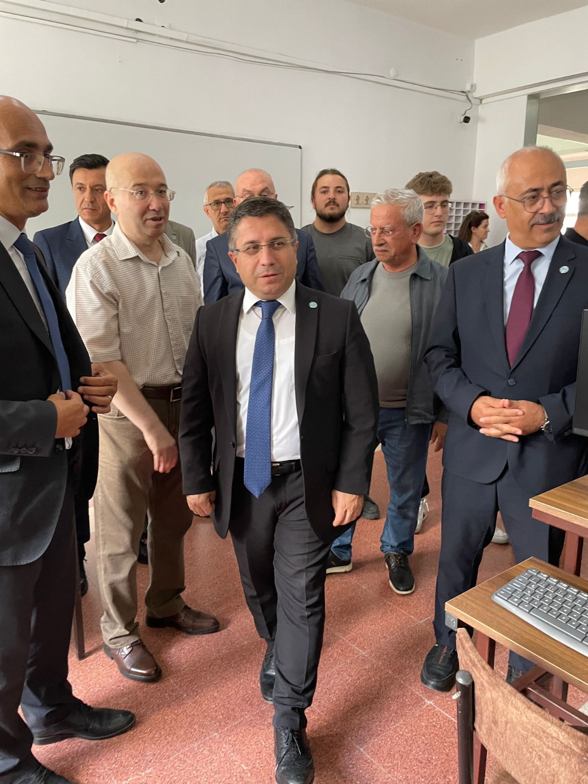 Edremit Meslek Yüksekokulu’nda Efe Berk Sakin Bilgisayar Laboratuvarı Açıldı 8