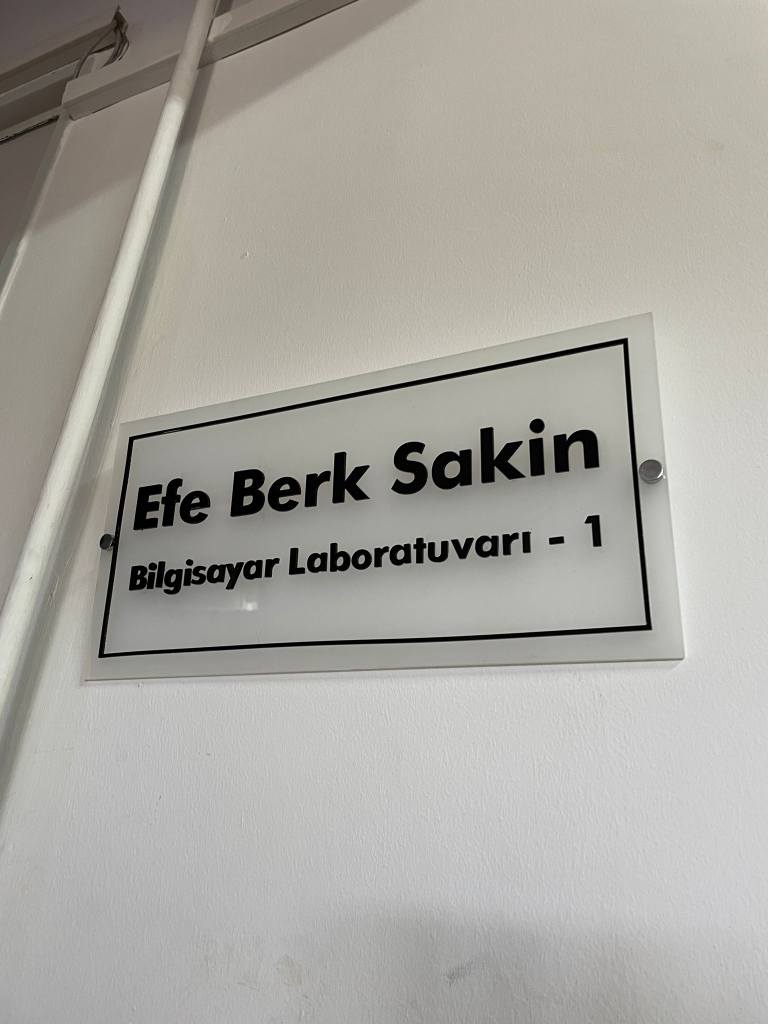 Edremit Meslek Yüksekokulu’nda Efe Berk Sakin Bilgisayar Laboratuvarı Açıldı 10