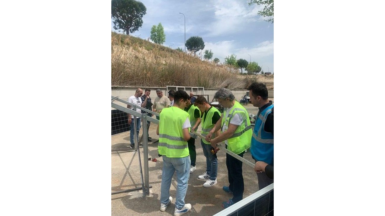 ENERGY FROM THE SUN: 3000W SOLAR ENERGY INSTALLATION WAS CARRIED OUT AT BALIKESİR VOCATIONAL SCHOOL! 2