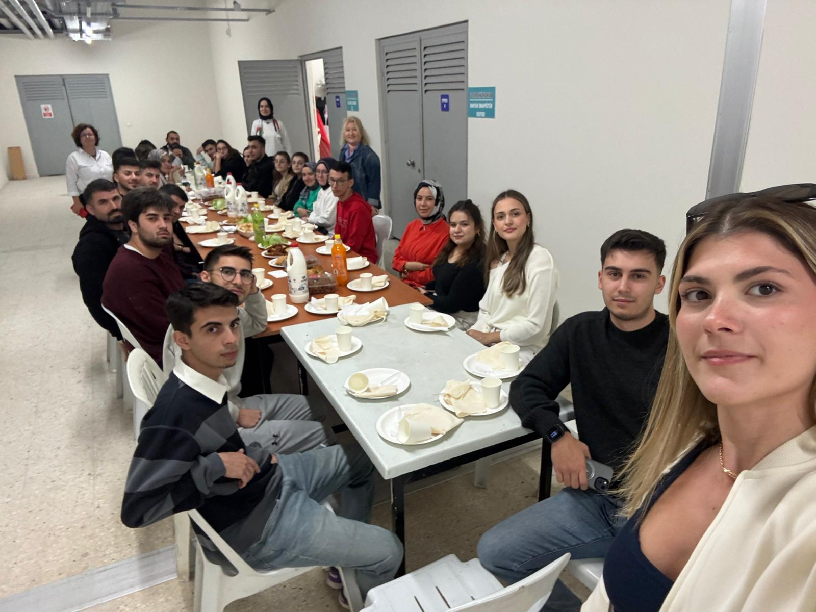 TEKSTİL TEKNOLOJİSİ PROGRAMI ÖĞRENCİLERİNE TANIŞMA VE KAYNAŞMA ETKİNLİĞİ DÜZENLENDİ.