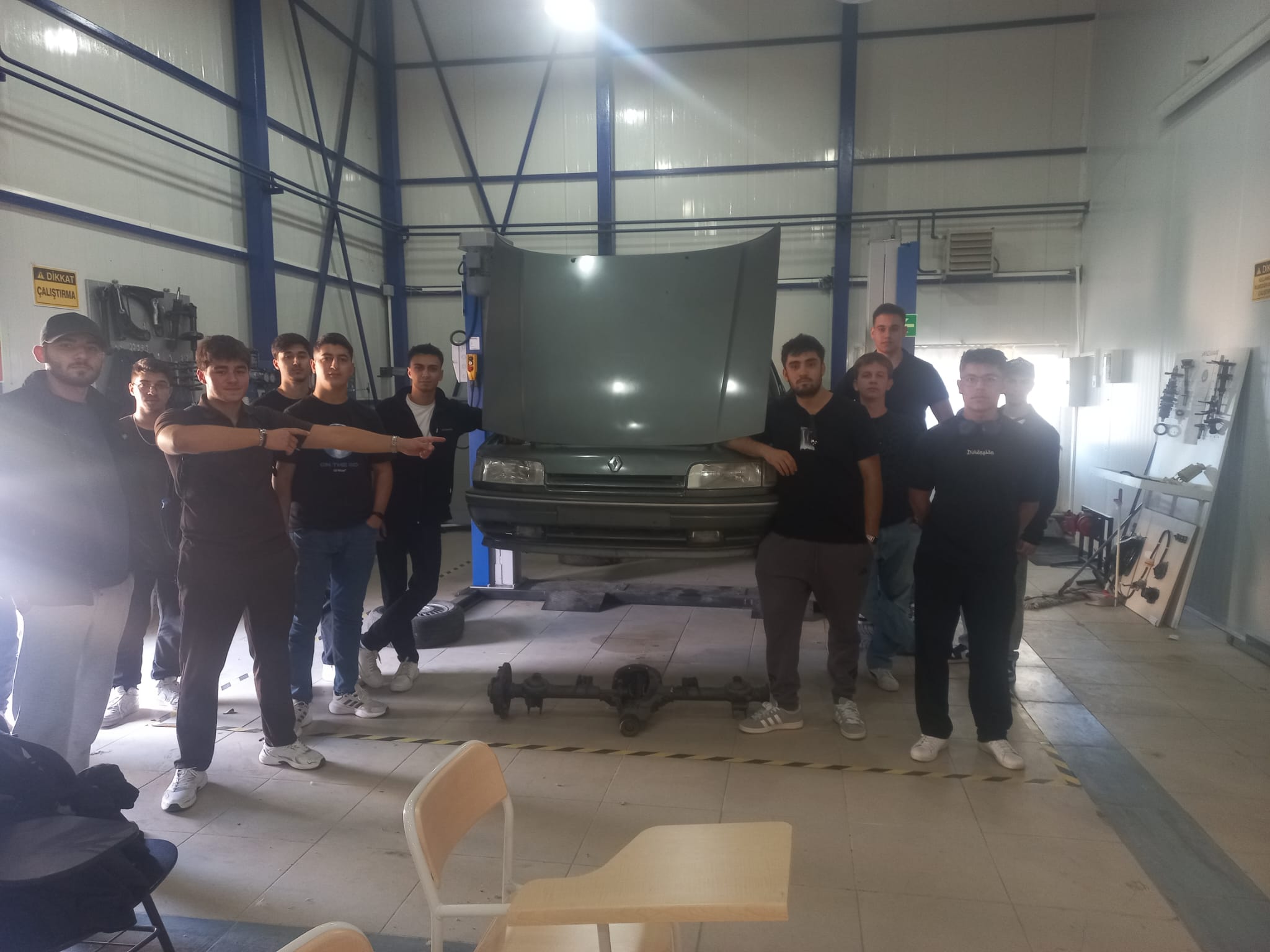 Otomotiv Teknolojileri Programı Birinci Sınıf Öğrencileri Atölye Uygulamasında 3