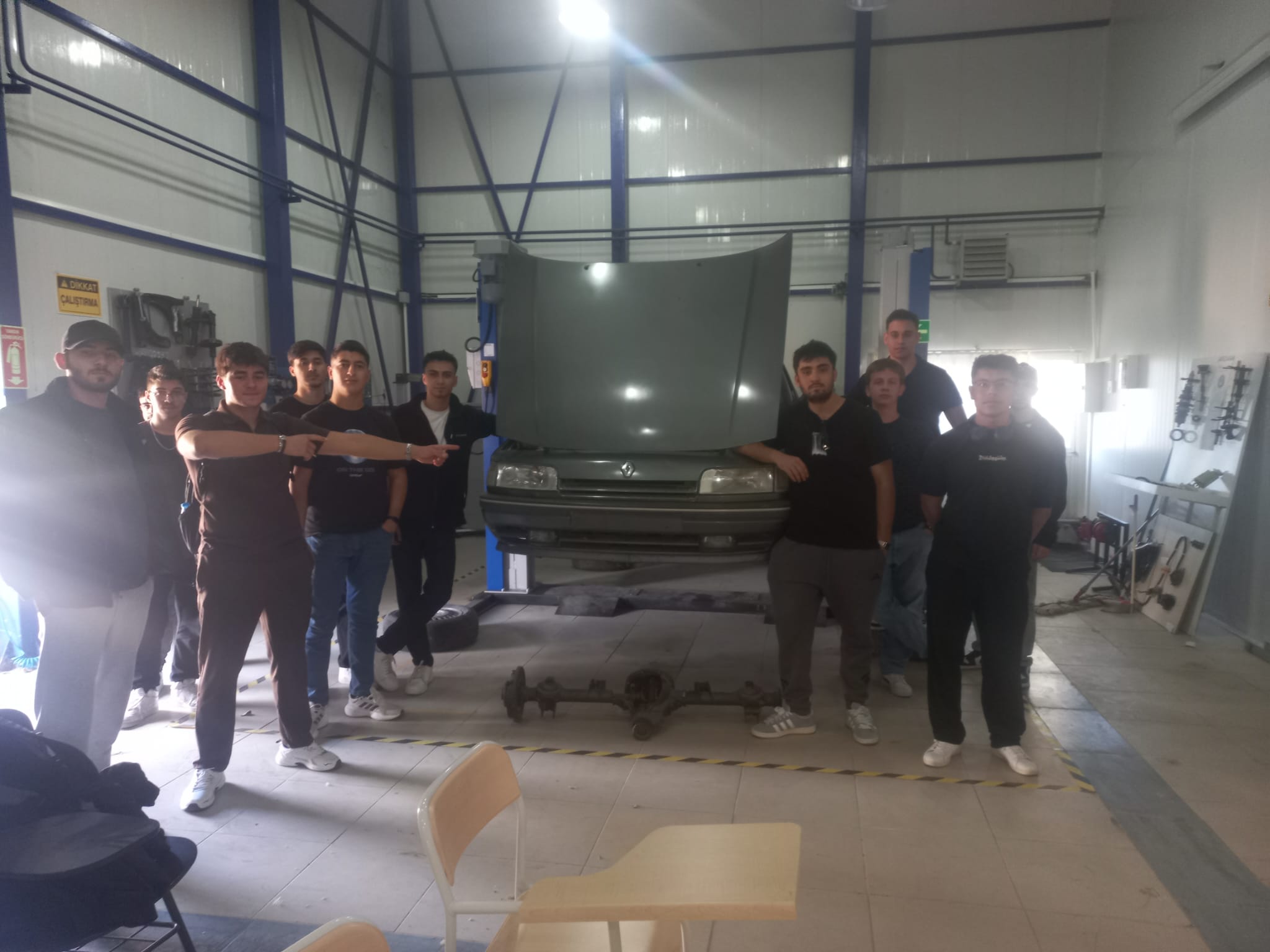 Otomotiv Teknolojileri Programı Birinci Sınıf Öğrencileri Atölye Uygulamasında 6