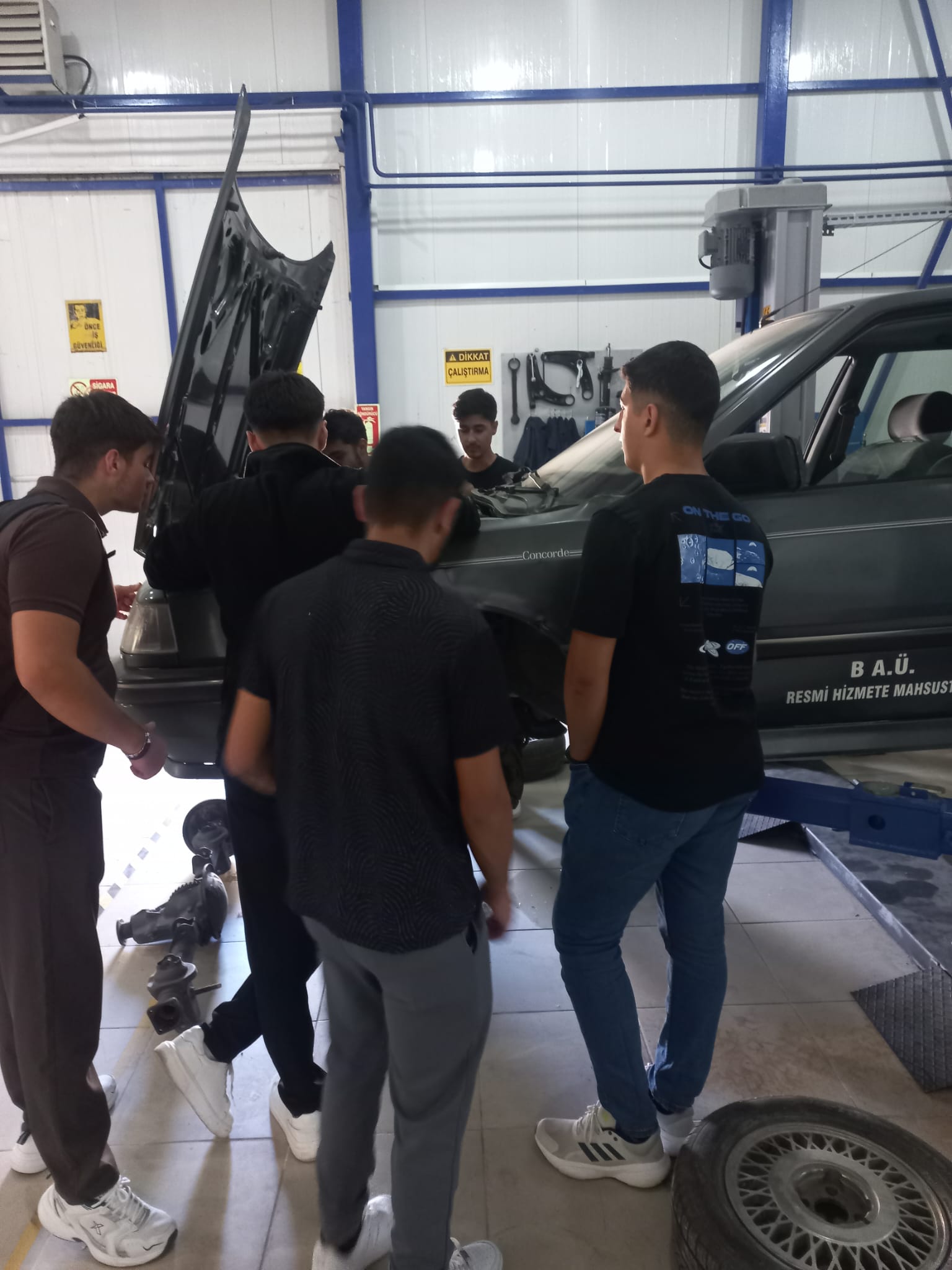 Otomotiv Teknolojileri Programı Birinci Sınıf Öğrencileri Atölye Uygulamasında 4