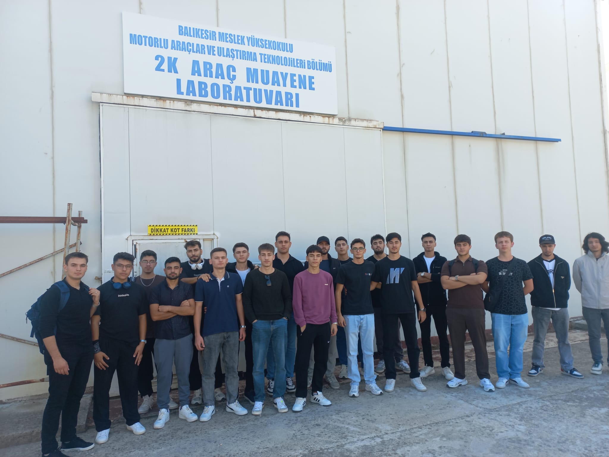 Otomotiv Teknolojileri Programı Birinci Sınıf Öğrencileri Atölye Uygulamasında 5