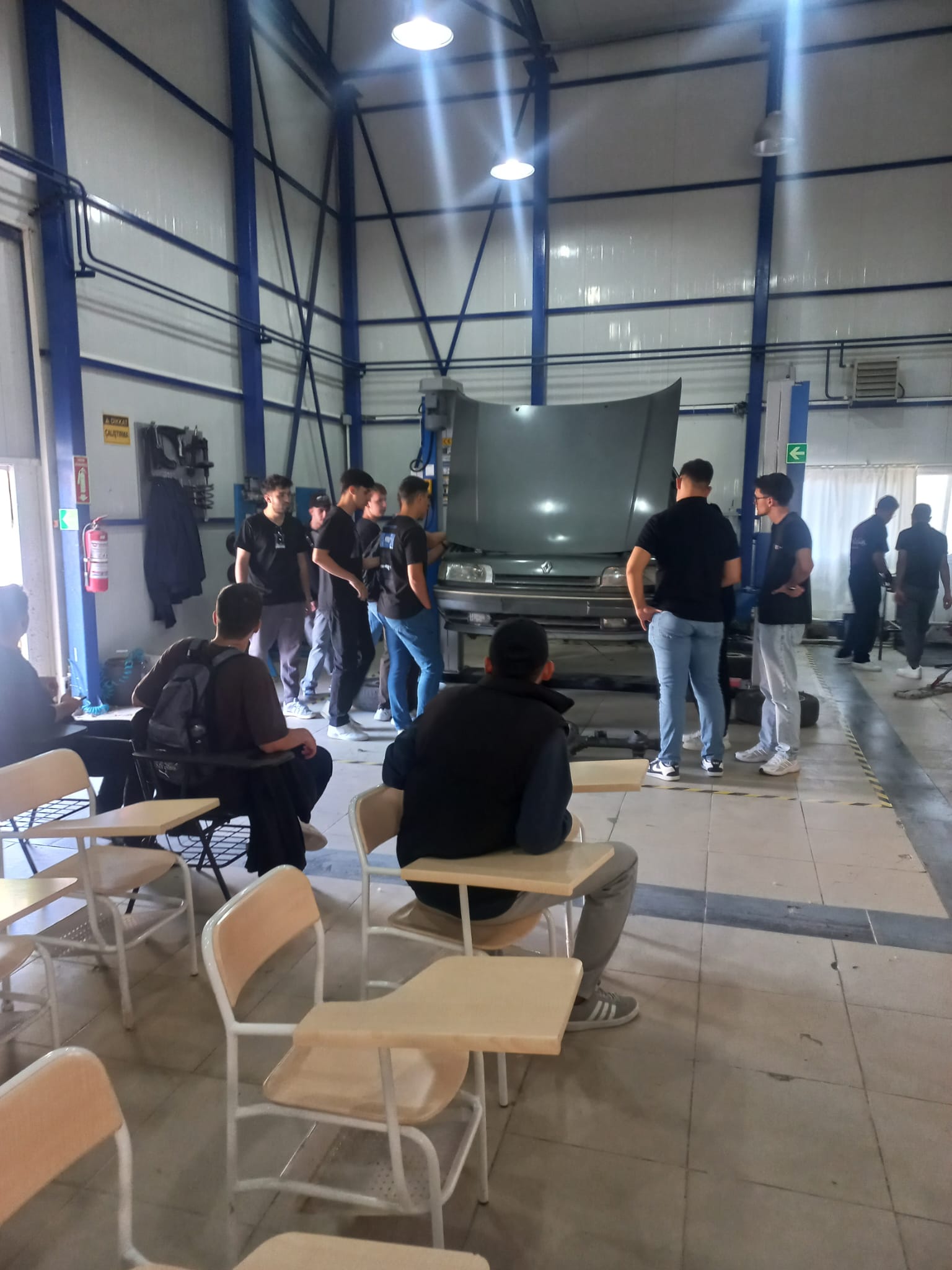 Otomotiv Teknolojileri Programı Birinci Sınıf Öğrencileri Atölye Uygulamasında 11