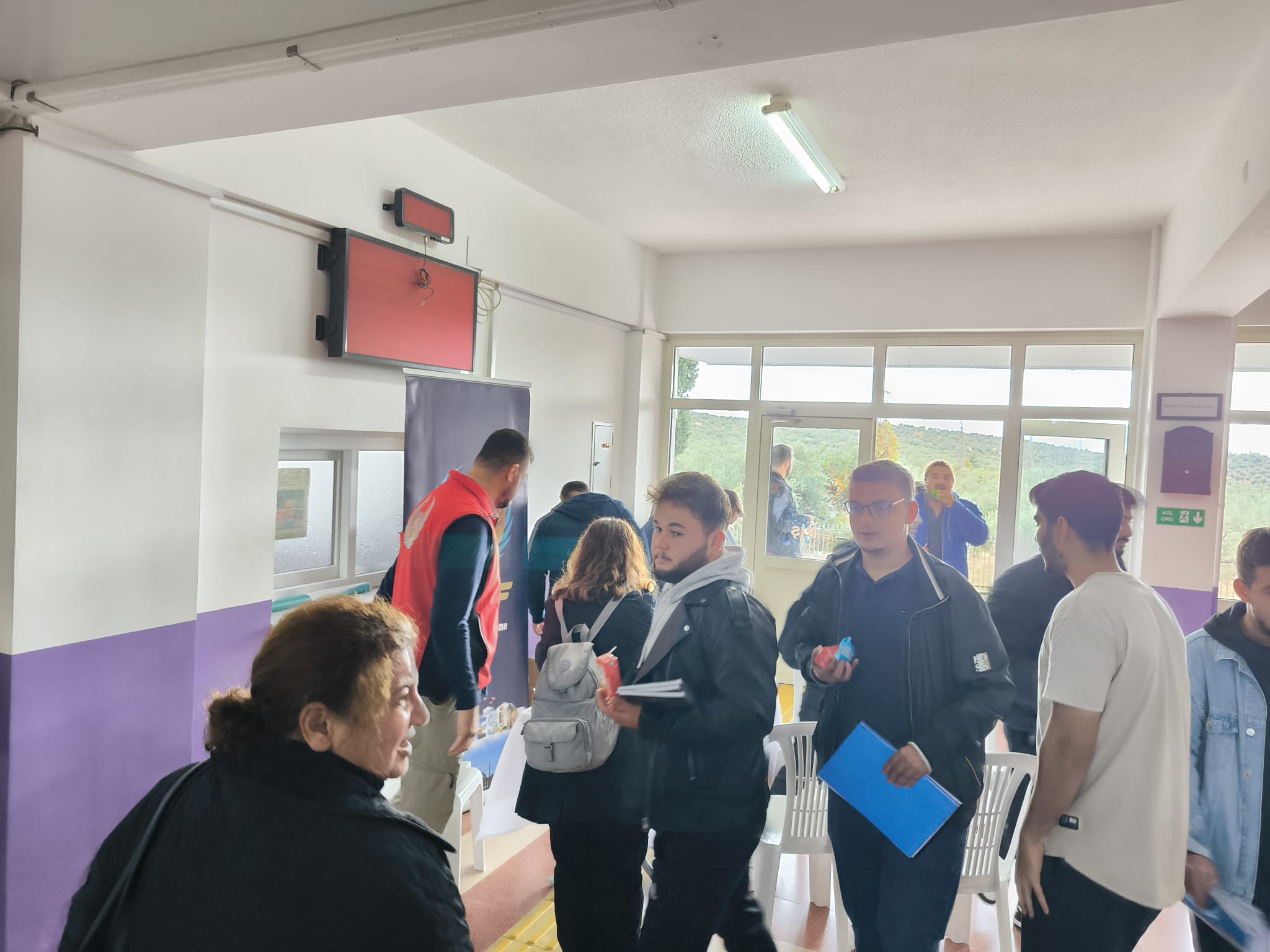 Balıkesir Emniyet Müdürlüğü tarafından planlanan Bilgilendirme ve Önleme Faaliyetleri kapsamında Yüksekokulumuz öğrencilerine gerekli bilgilendirmeler yapıldı 3