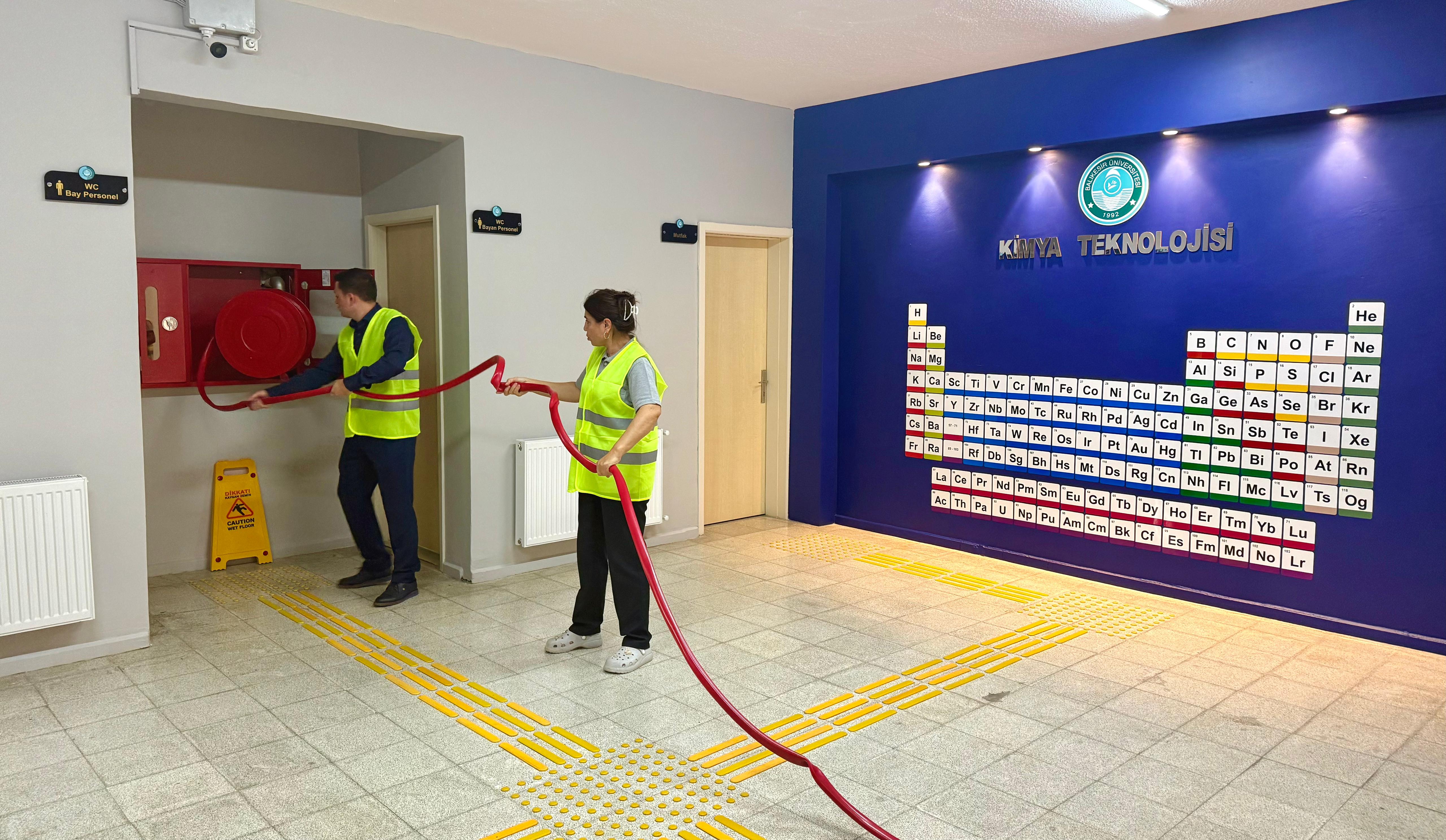 Yüksekokulumuzda Deprem, Tahliye ve Yangın Söndürme Tatbikatı Gerçekleştirildi 2
