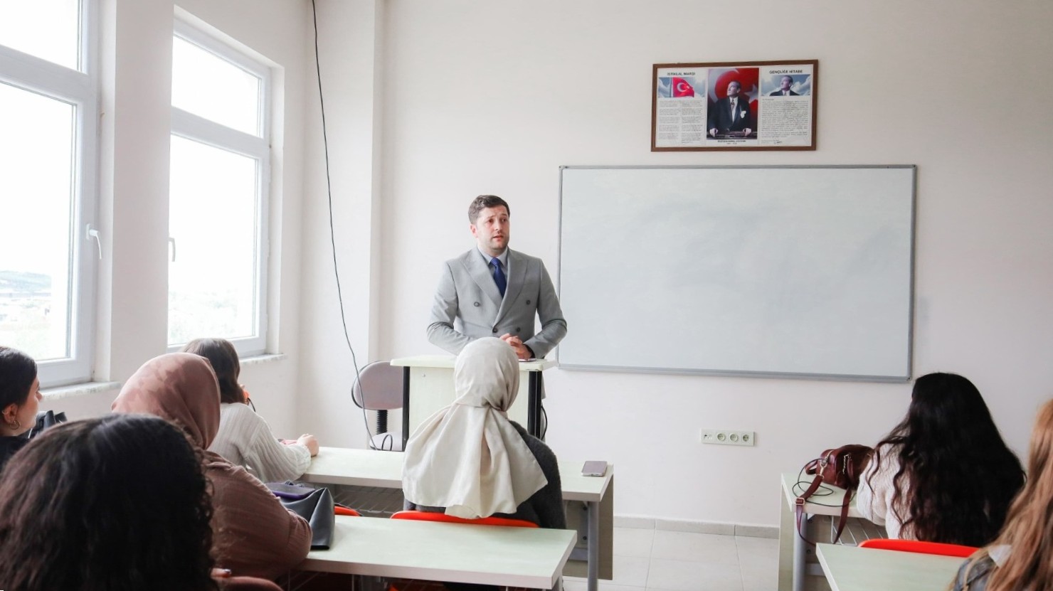BAÜN İvrindi SHMYO’da İlk Derste “Sağlıkta Yönetim ve İletişimin Gücü” Konuşuldu 3