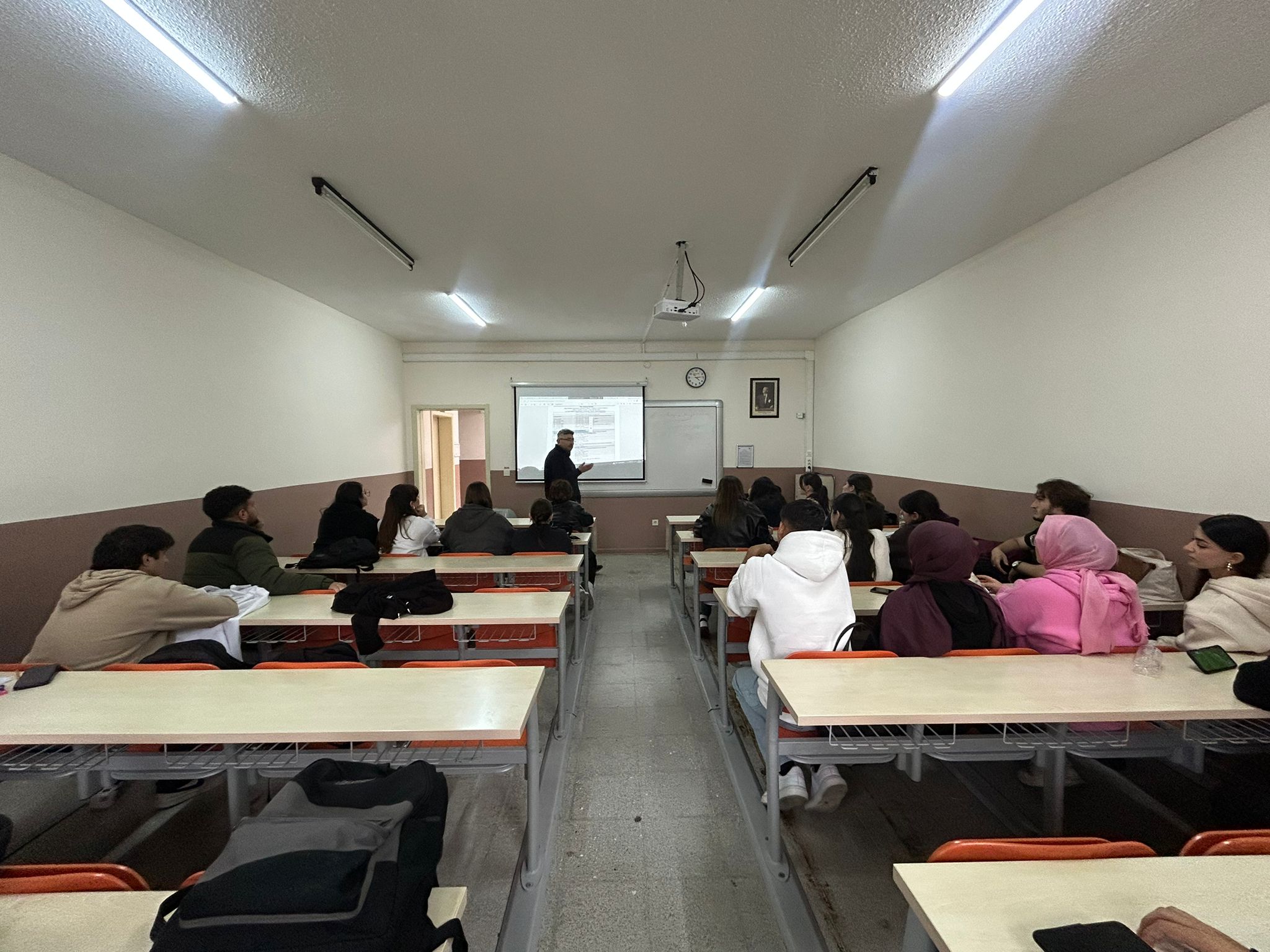 Kimya Teknolojisi Programı Öğrencileriyle Danışman-Öğrenci Görüşmesi Gerçekleştirildi