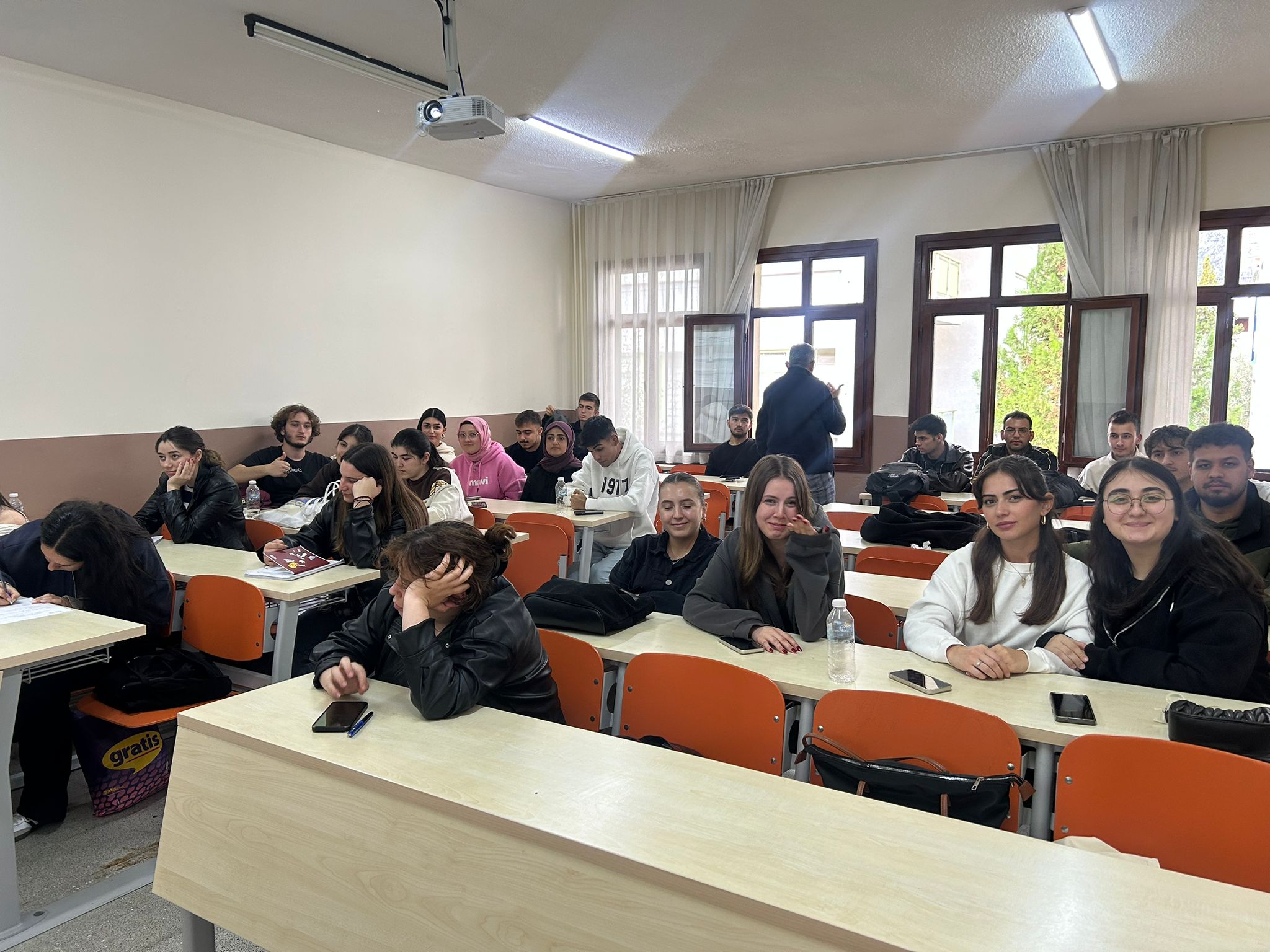 Kimya Teknolojisi Programı Öğrencileriyle Danışman-Öğrenci Görüşmesi Gerçekleştirildi 2