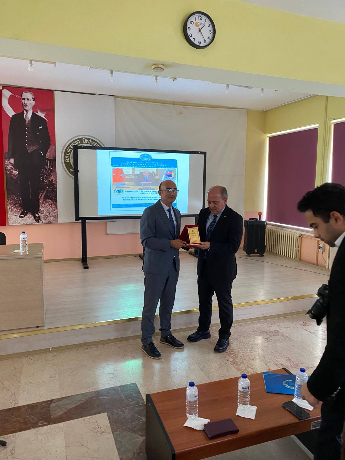 The Opening Lecture for the 2025-2026 Academic Year at our Vocational School was delivered by Mr. Ahmet ÇETİN, President of the Edremit Chamber of Commerce 4