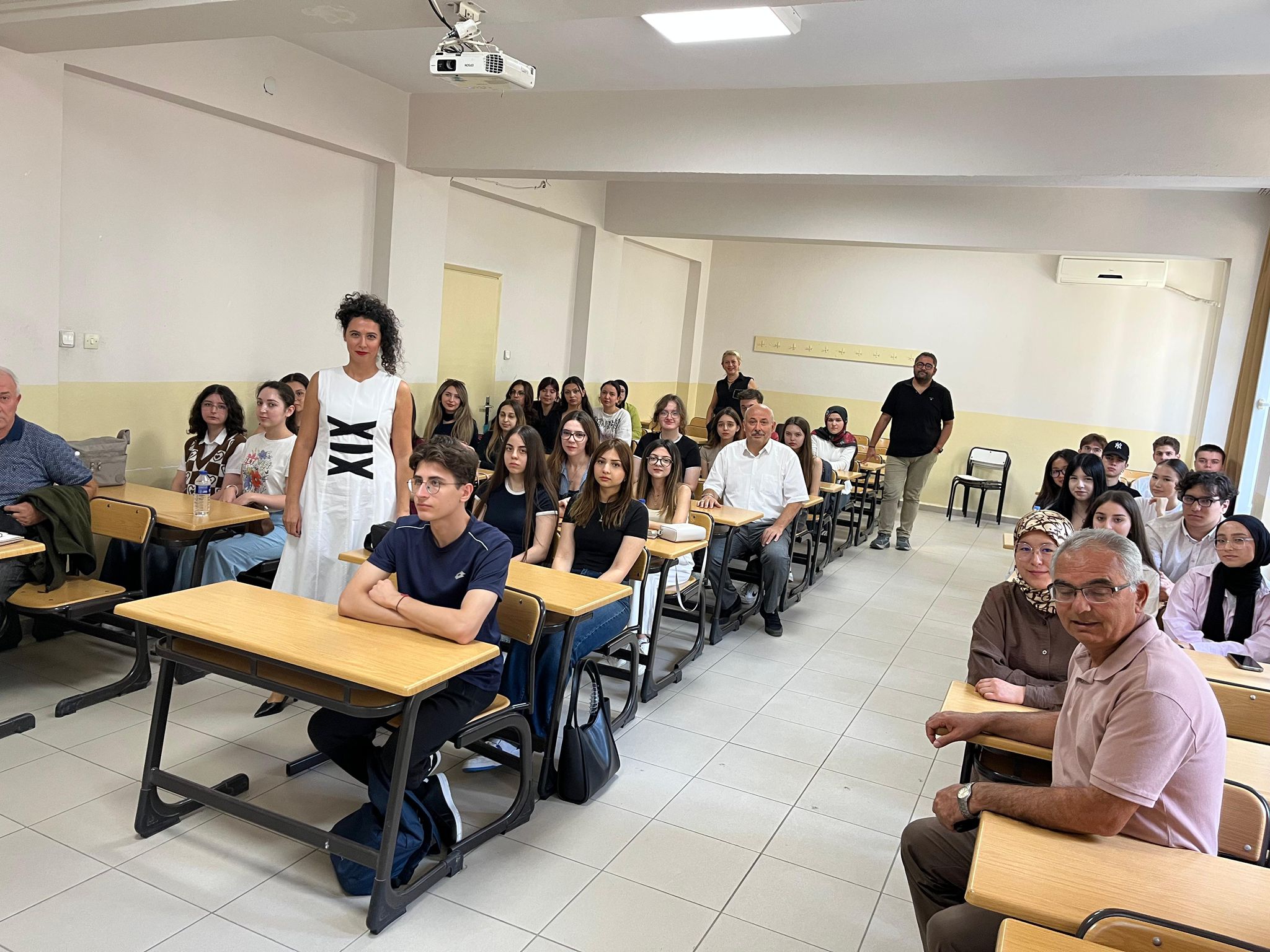 Fakültemizde Kurumsal Akreditasyon Süreci Kapsamında Öğrenci Bilgilendirme Toplantıları Yapıldı 7