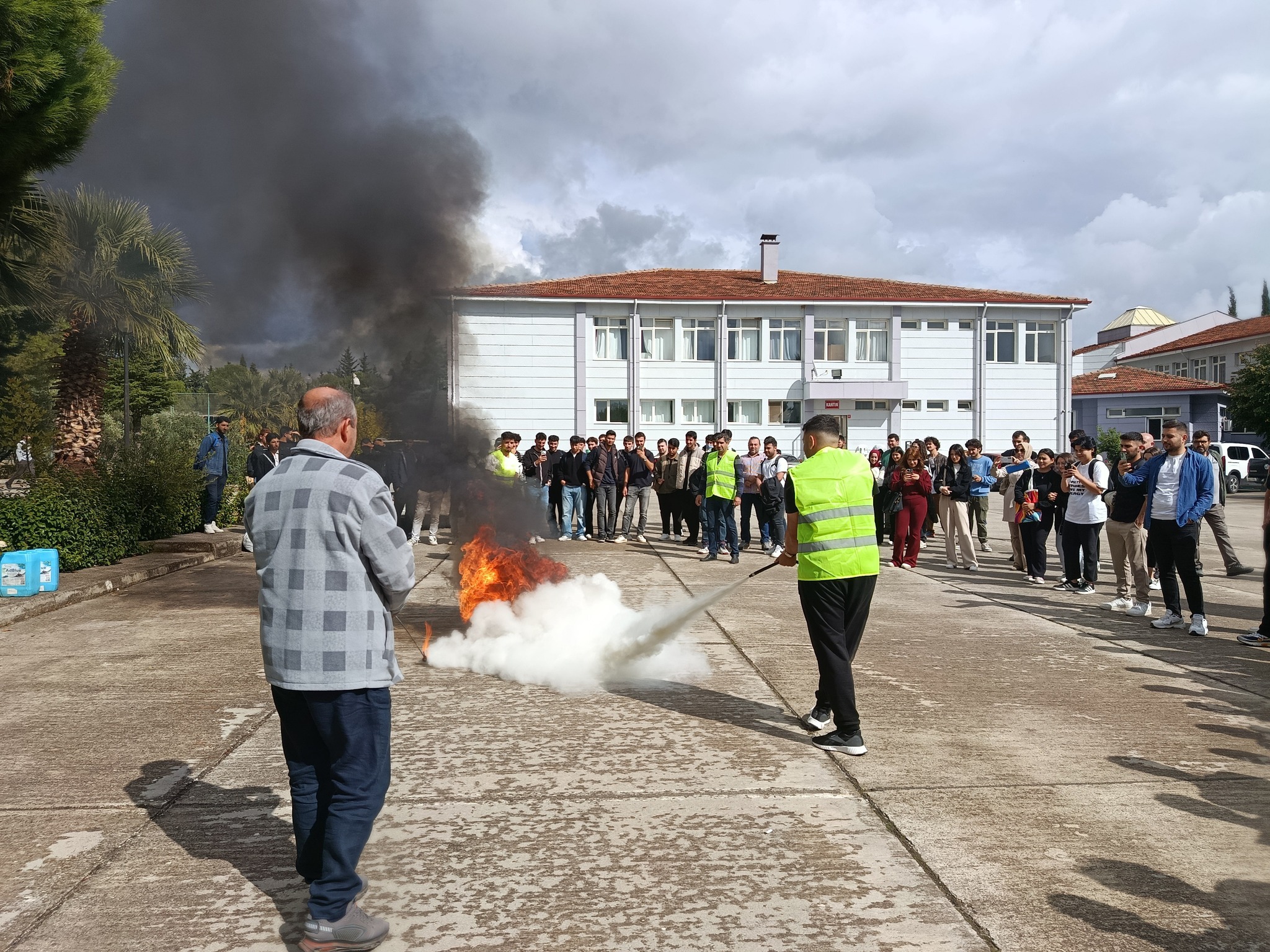 An Earthquake, Evacuation, and Firefighting Drill Was Held at Our Vocational School 8