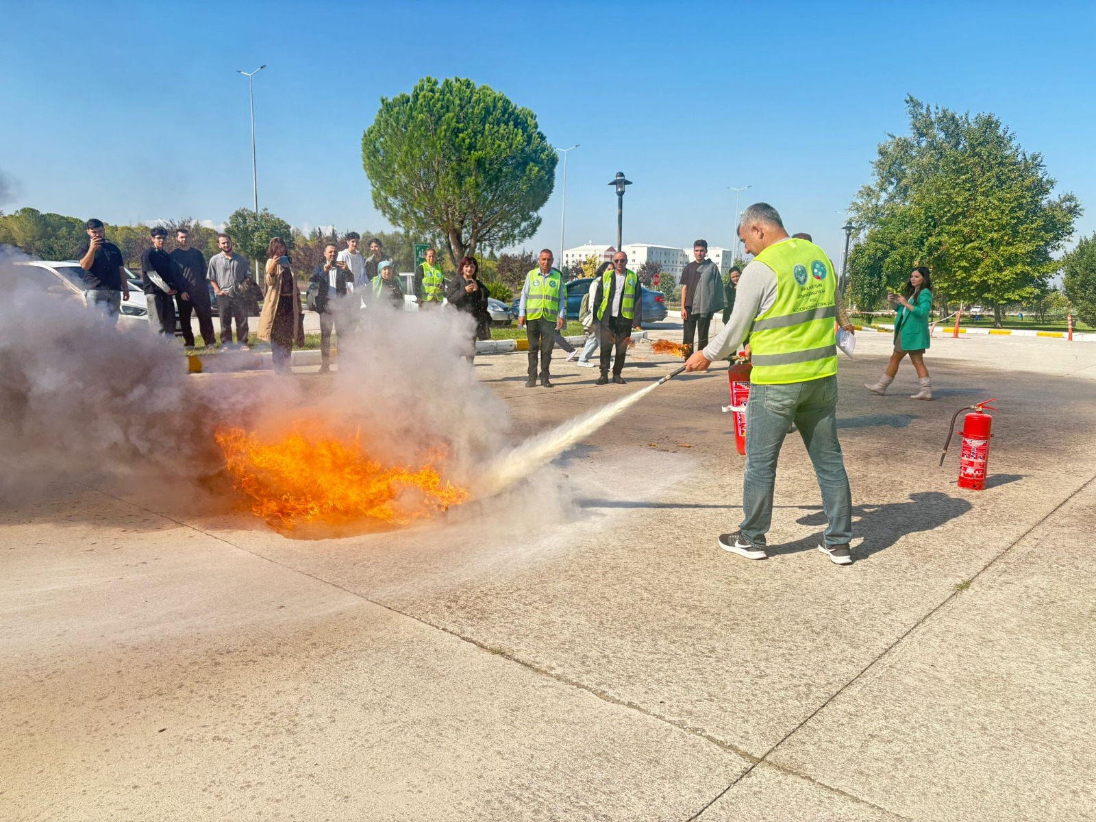 DEPREM, TAHLİYE VE YANGIN SÖNDÜRME TATBİKATINA KATILIM 2