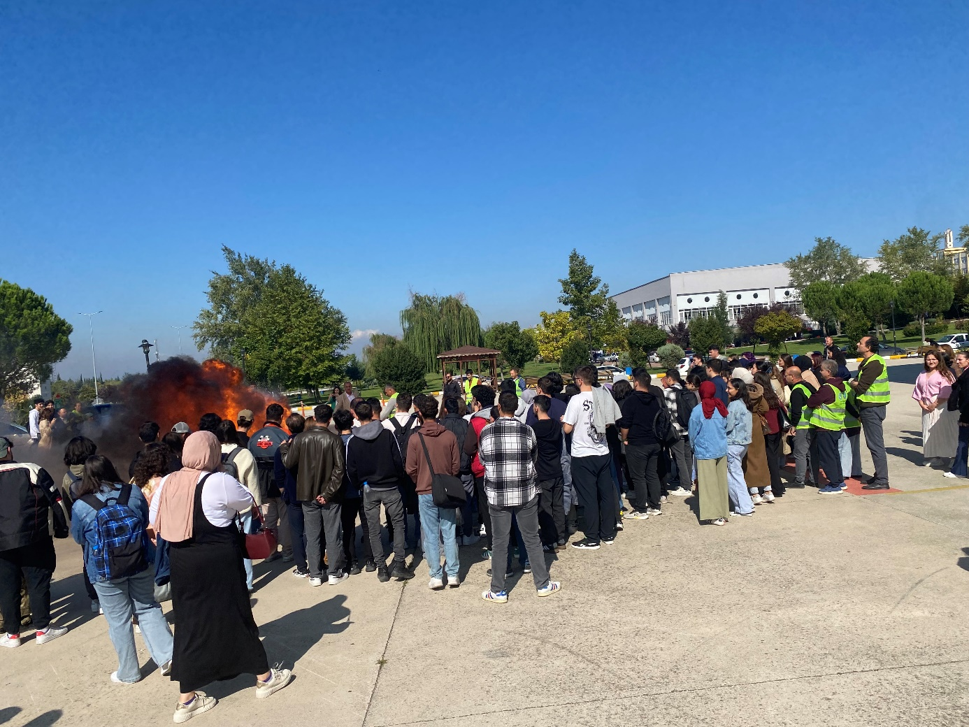 Balıkesir MYO’da Öğrencilere Yönelik Deprem, Tahliye ve Yangın Söndürme Eğitimi Verildi 1