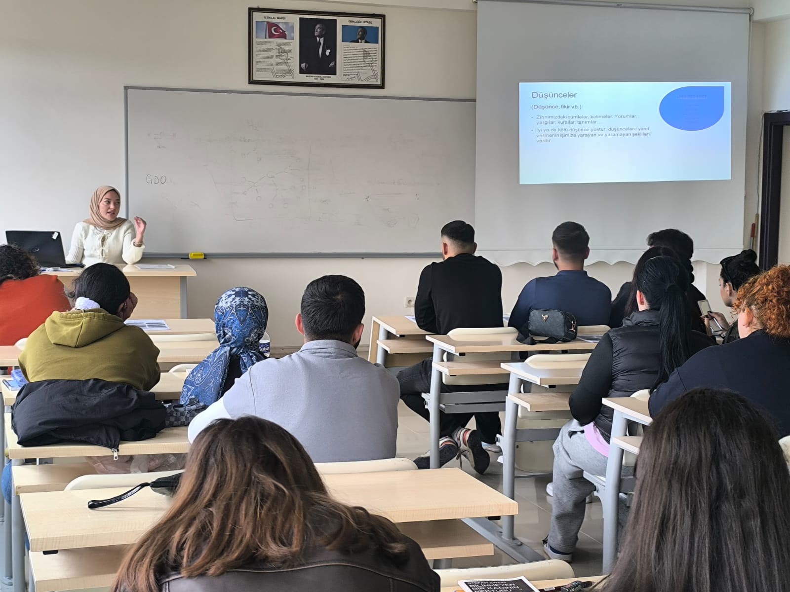 İl Sağlık Müdürlüğü tarafından okulumuzda "Kendine İyi Bak" semineri düzenlendi. 2