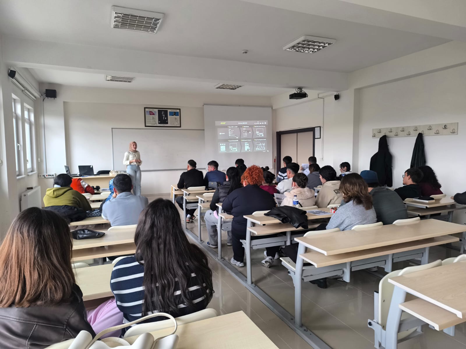 İl Sağlık Müdürlüğü tarafından okulumuzda "Kendine İyi Bak" semineri düzenlendi.