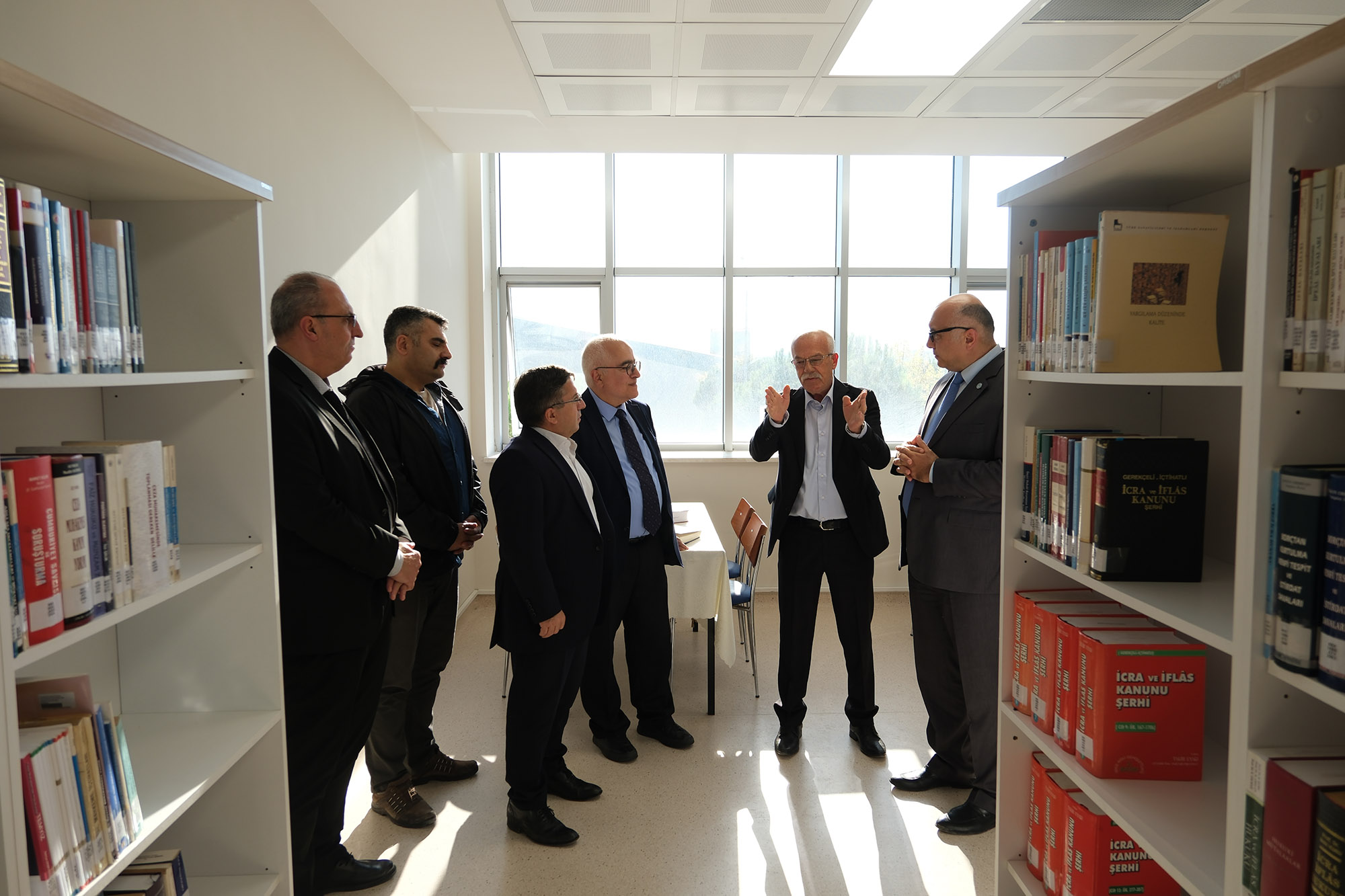 "Prof. Dr. İl Han Özay Hukuk Kitaplığı" BAÜN Mehmet Akif Ersoy Kütüphanesinde Açıldı 4