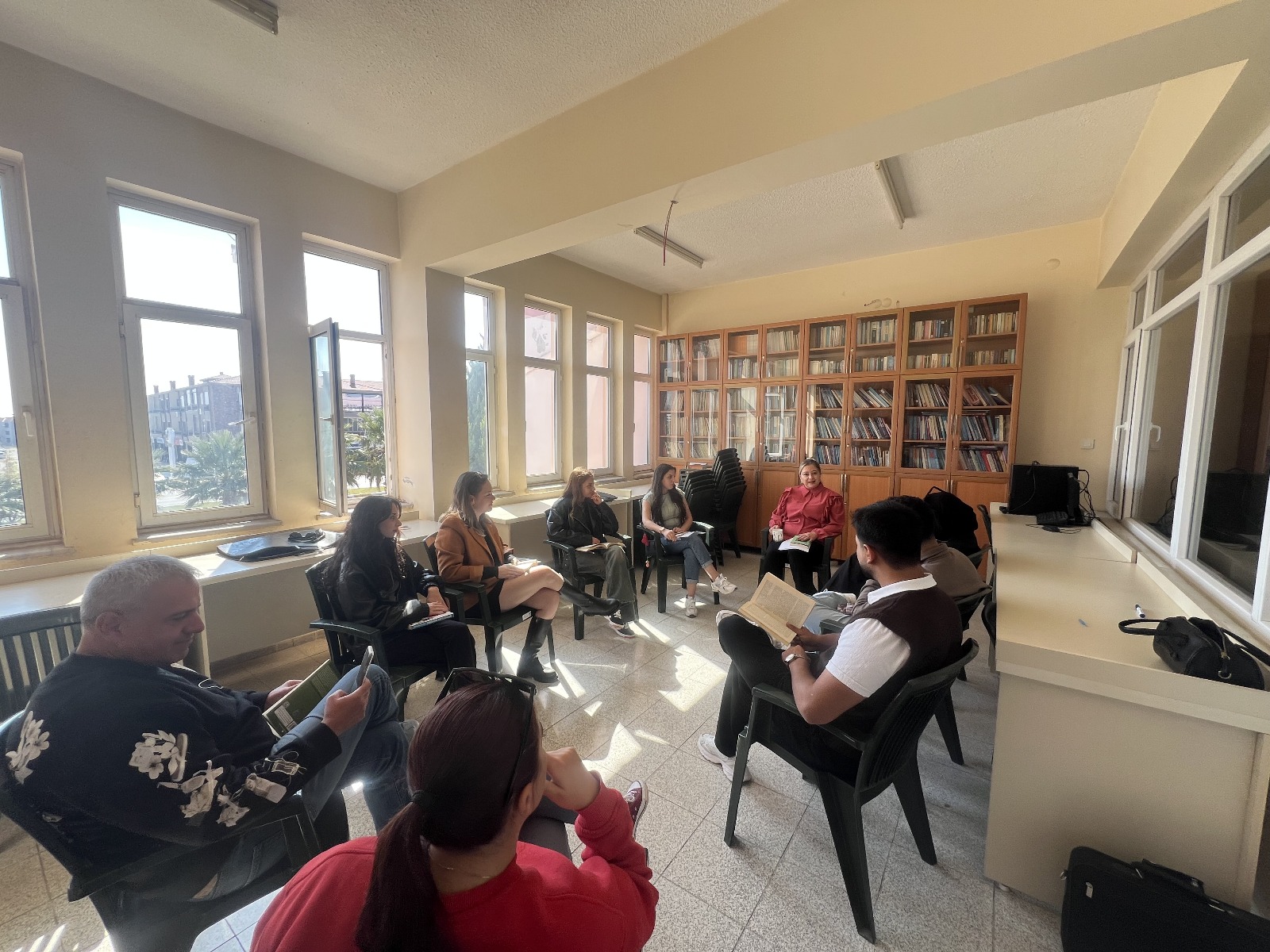 Ayvalık Vocational School Book Club Held Its First Meeting 3