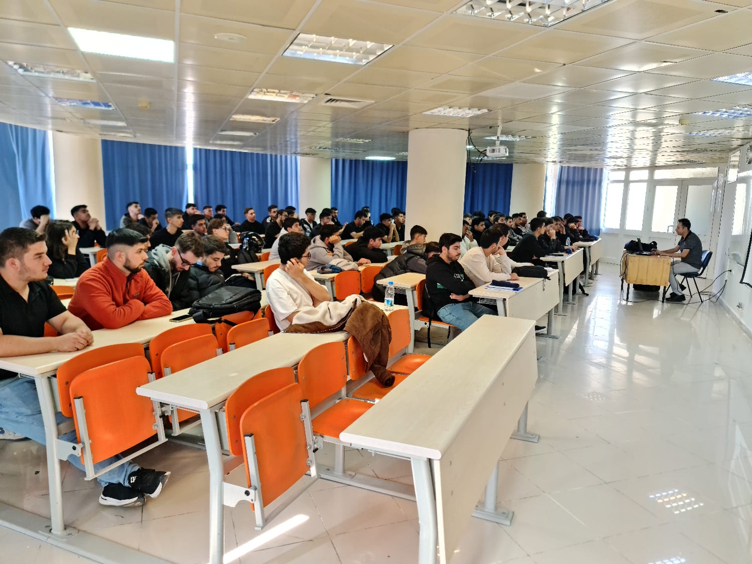 Elektrik ve Enerji Bölümünde Yer Alan Elektrik Programı Öğrencilerine Sosyal Transkript Bilgilendirme Toplantısı Gerçekleştirildi.