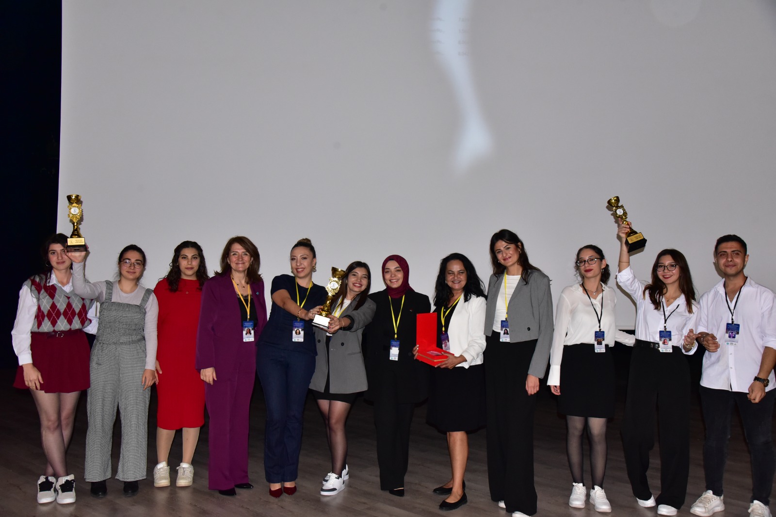 Sağlık Bilimlerinde Akademik Araştırmalar Kongresine Yoğun İlgi 7