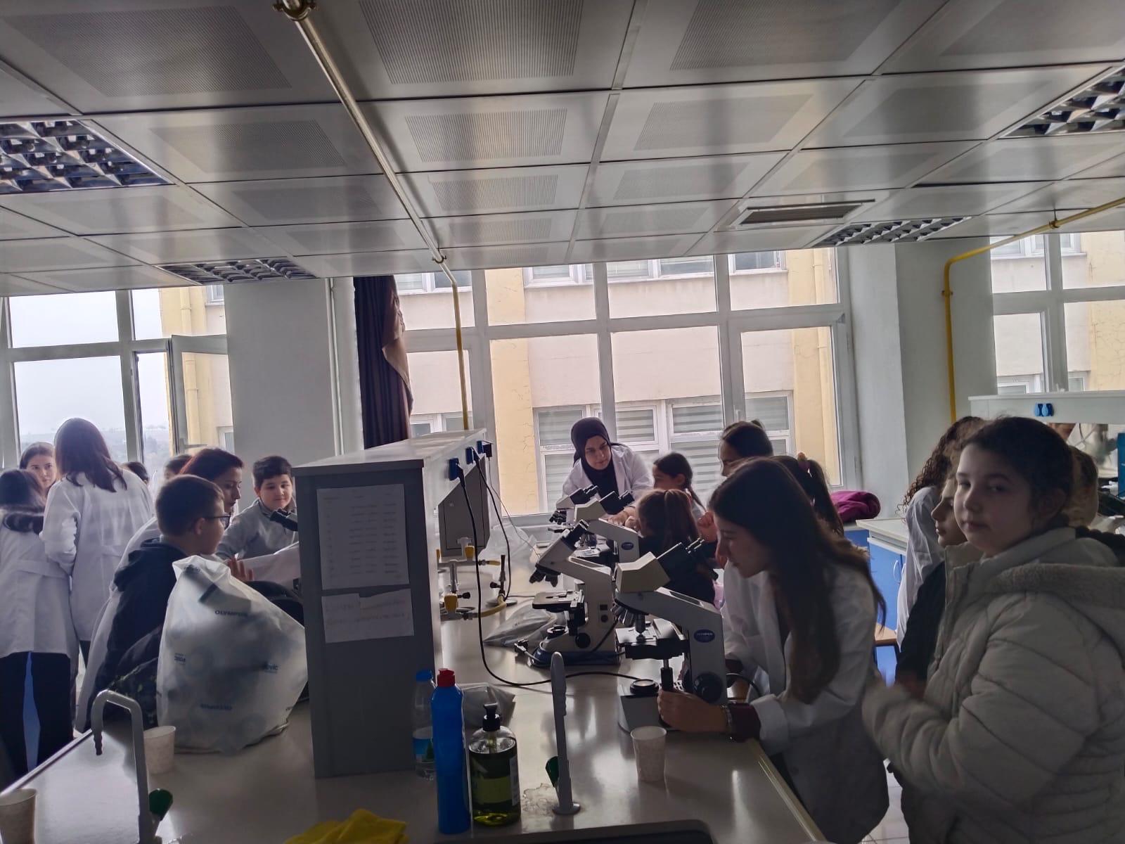 Çağış Köyü ortaokulundan 8. Sınıf öğrencileri bölüm laboratuvarımızı ziyaret etti.